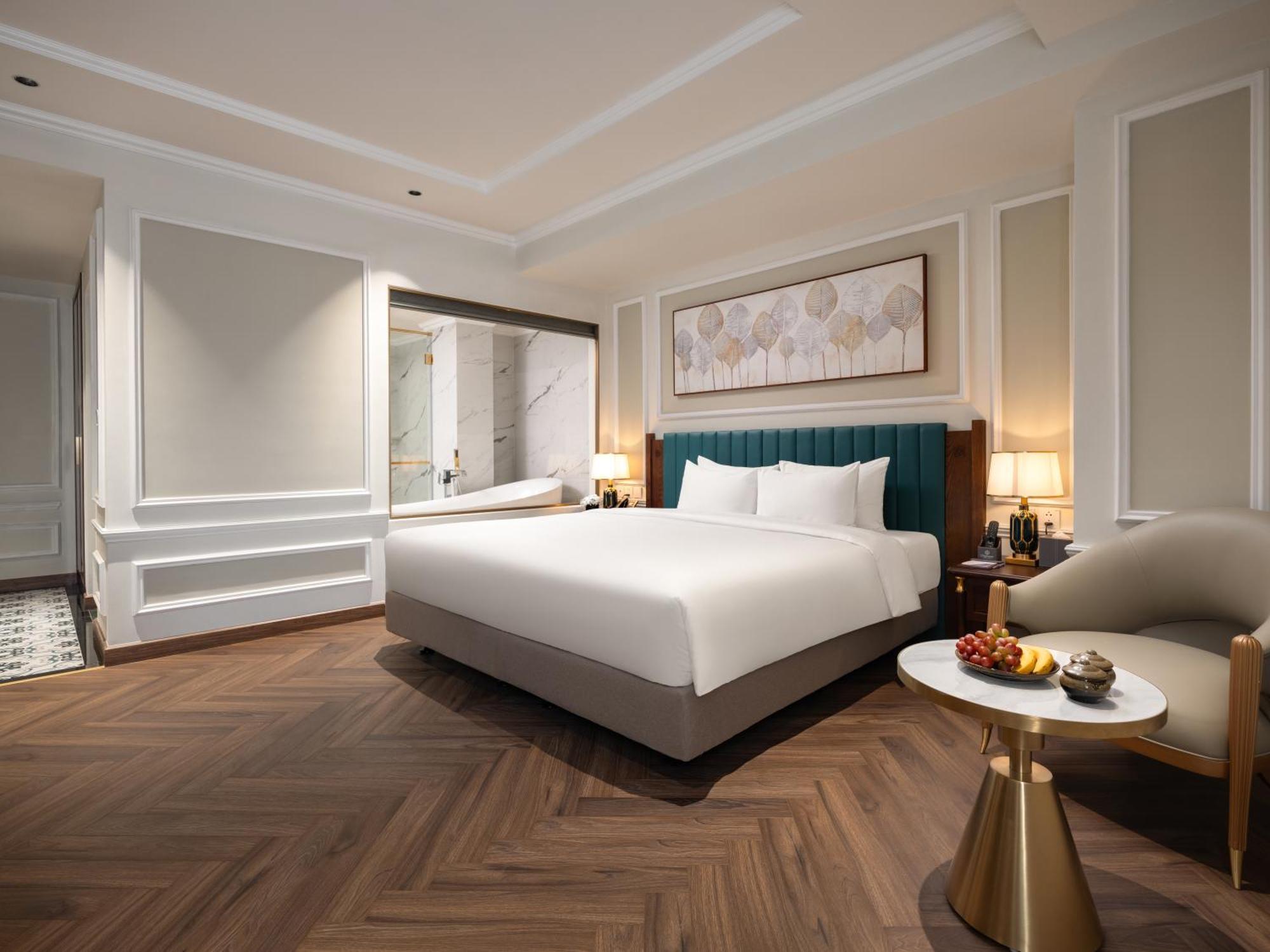 L'signature & Khách sạn 4*