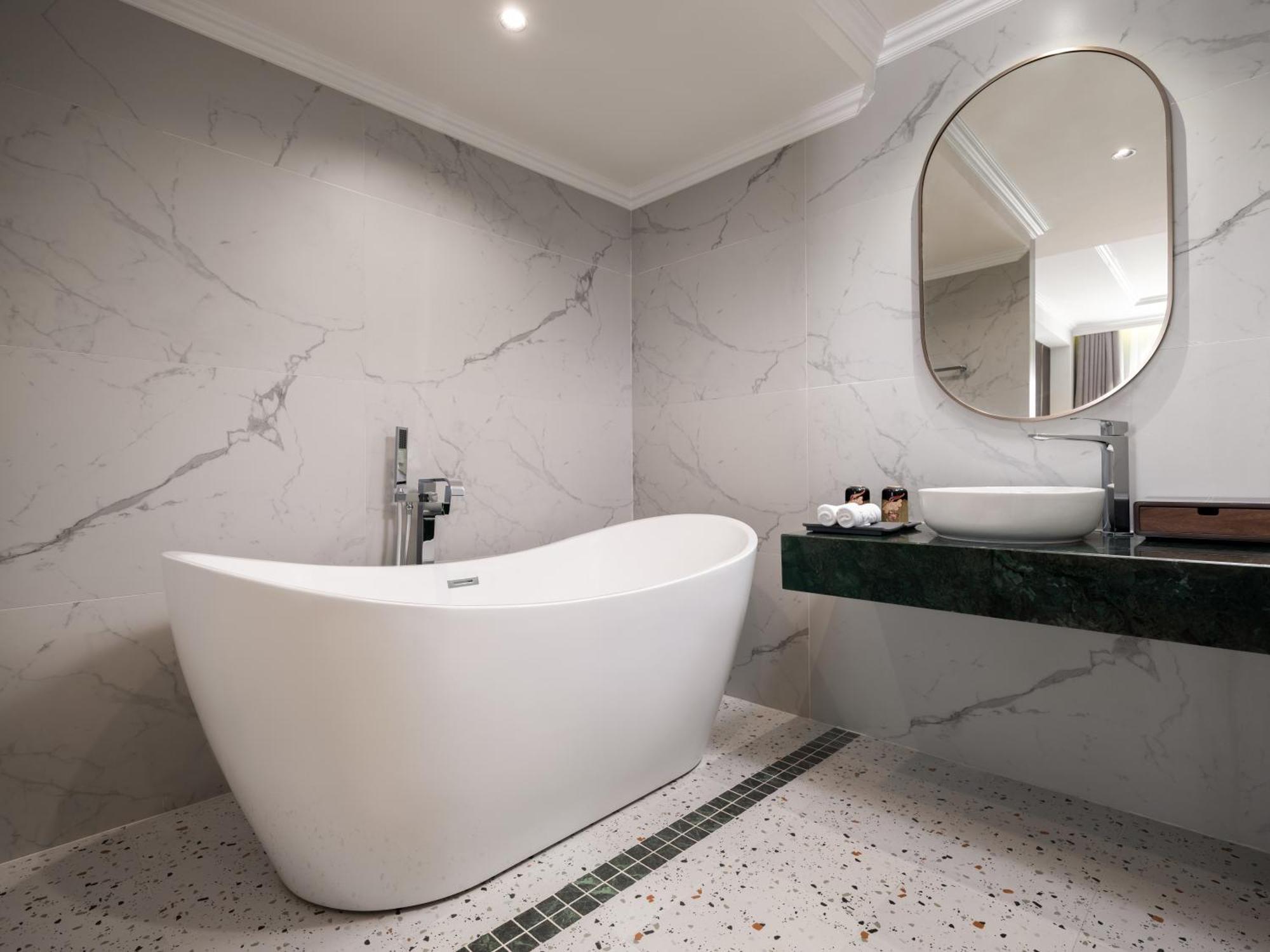 L'signature & Hotel Hanoi