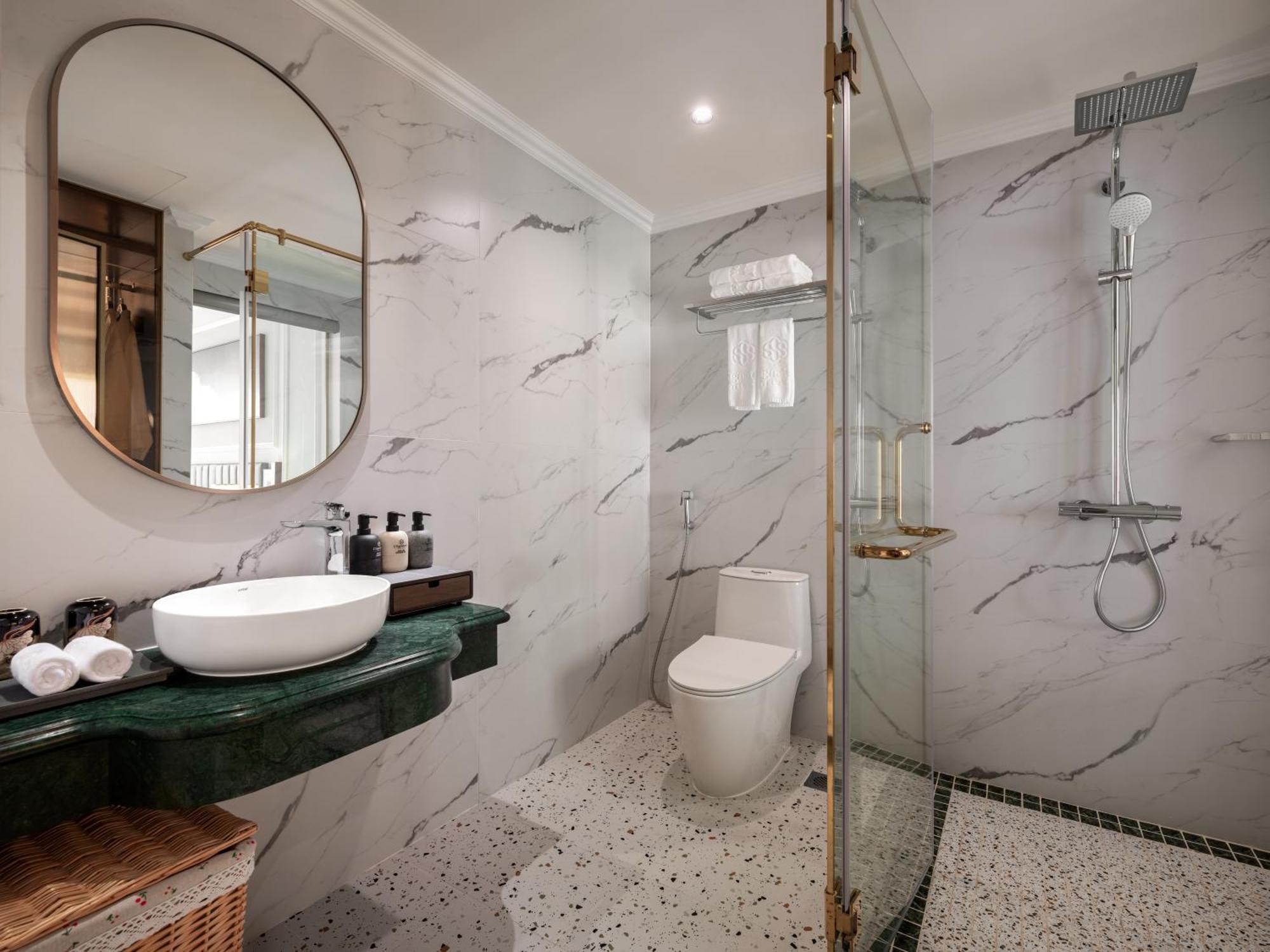 L'signature & Hotel