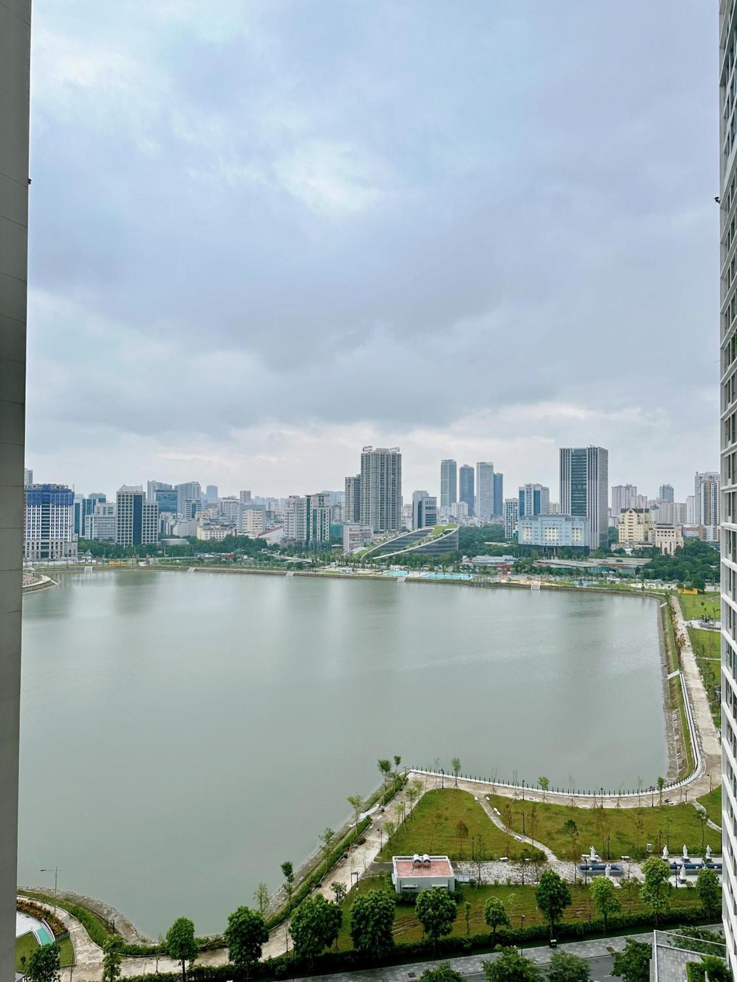 Cindy Vinhomes Skylake Apartment *
