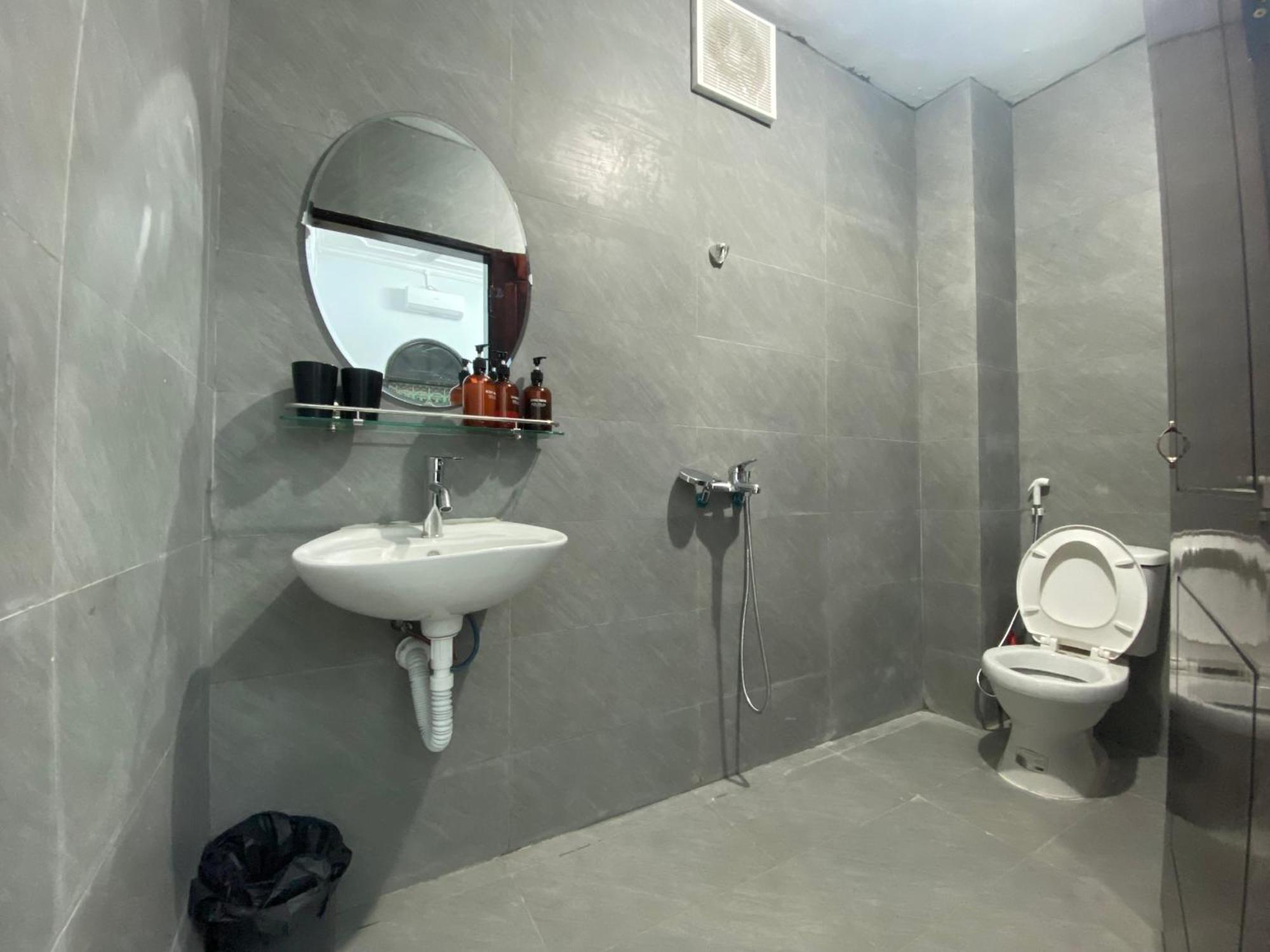 Avana Long Bien Hotel