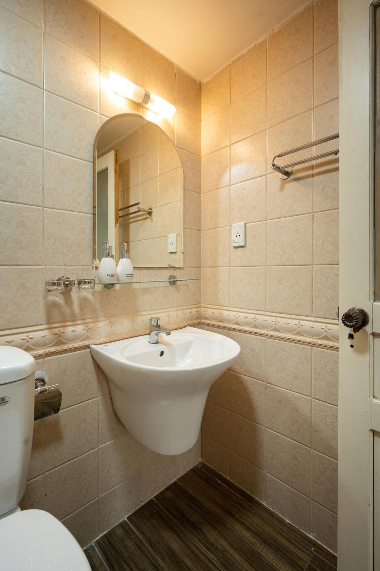 Spacious 2br W/ 2 Bathrooms & Elevator @ Downtown Apartment *