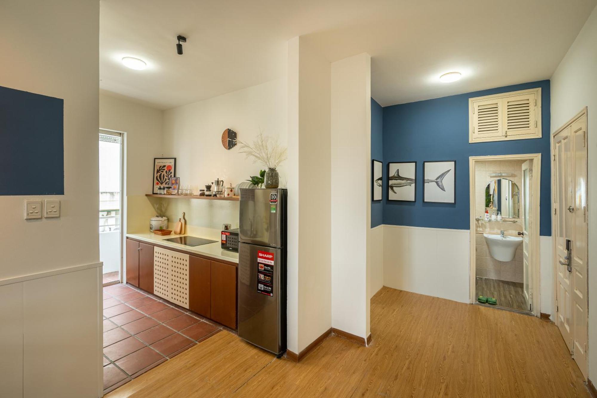 Spacious 2br W/ 2 Bathrooms & Elevator @ Downtown Hanoi