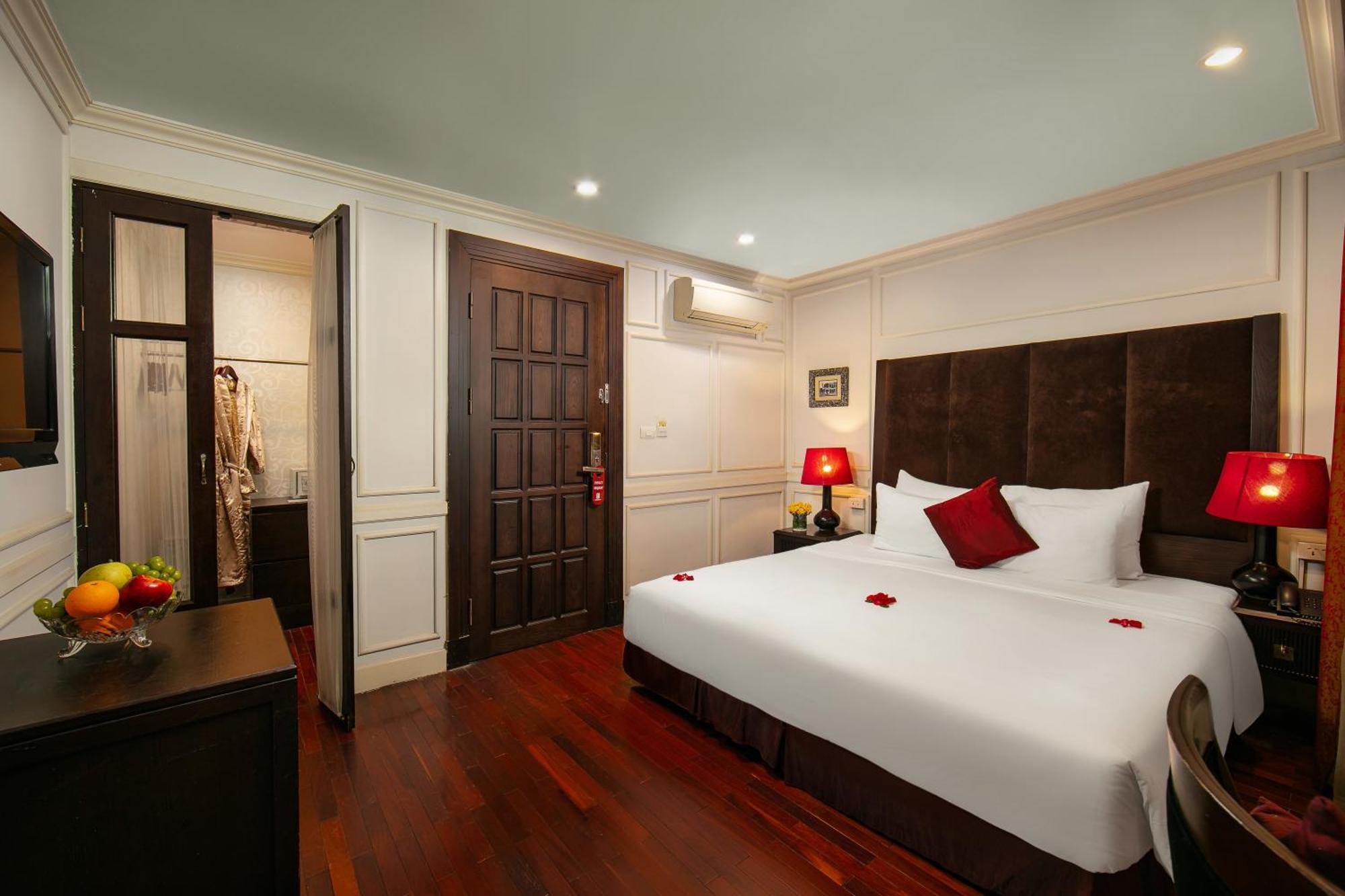 Boutique & Hanoi