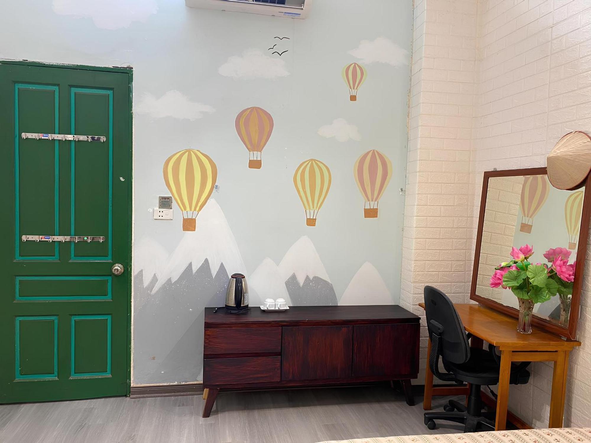 Anchie Ly Nam De- Ha Noi Train Street- Ha Noi Old Quarter Homestay