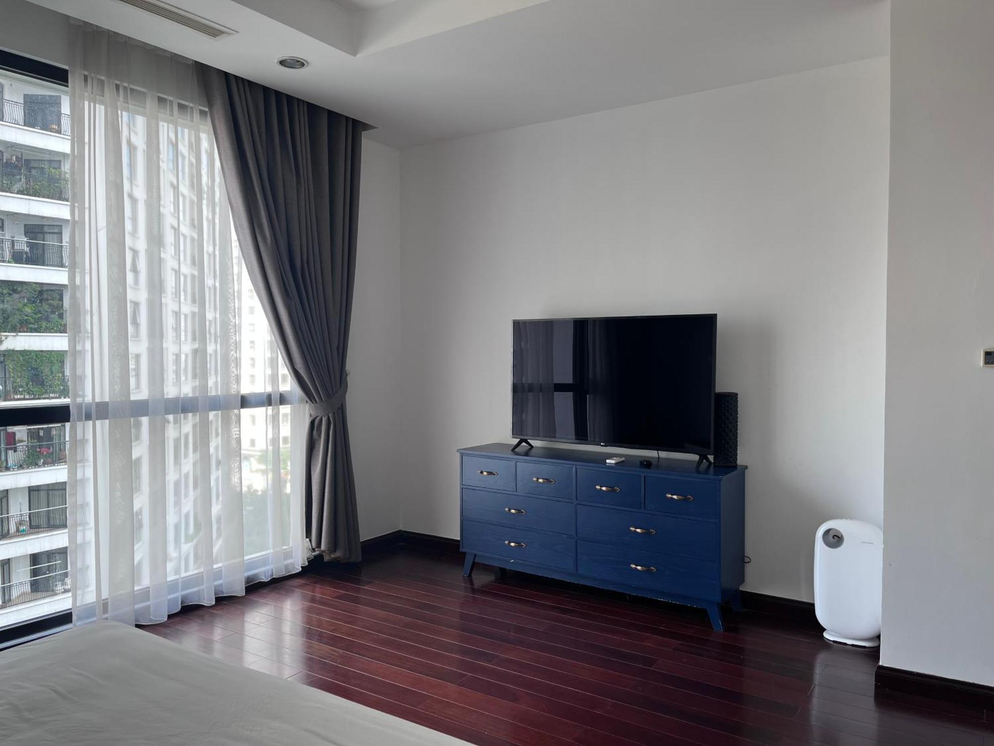 Vinhomes Royal 3 Br Căn hộ *