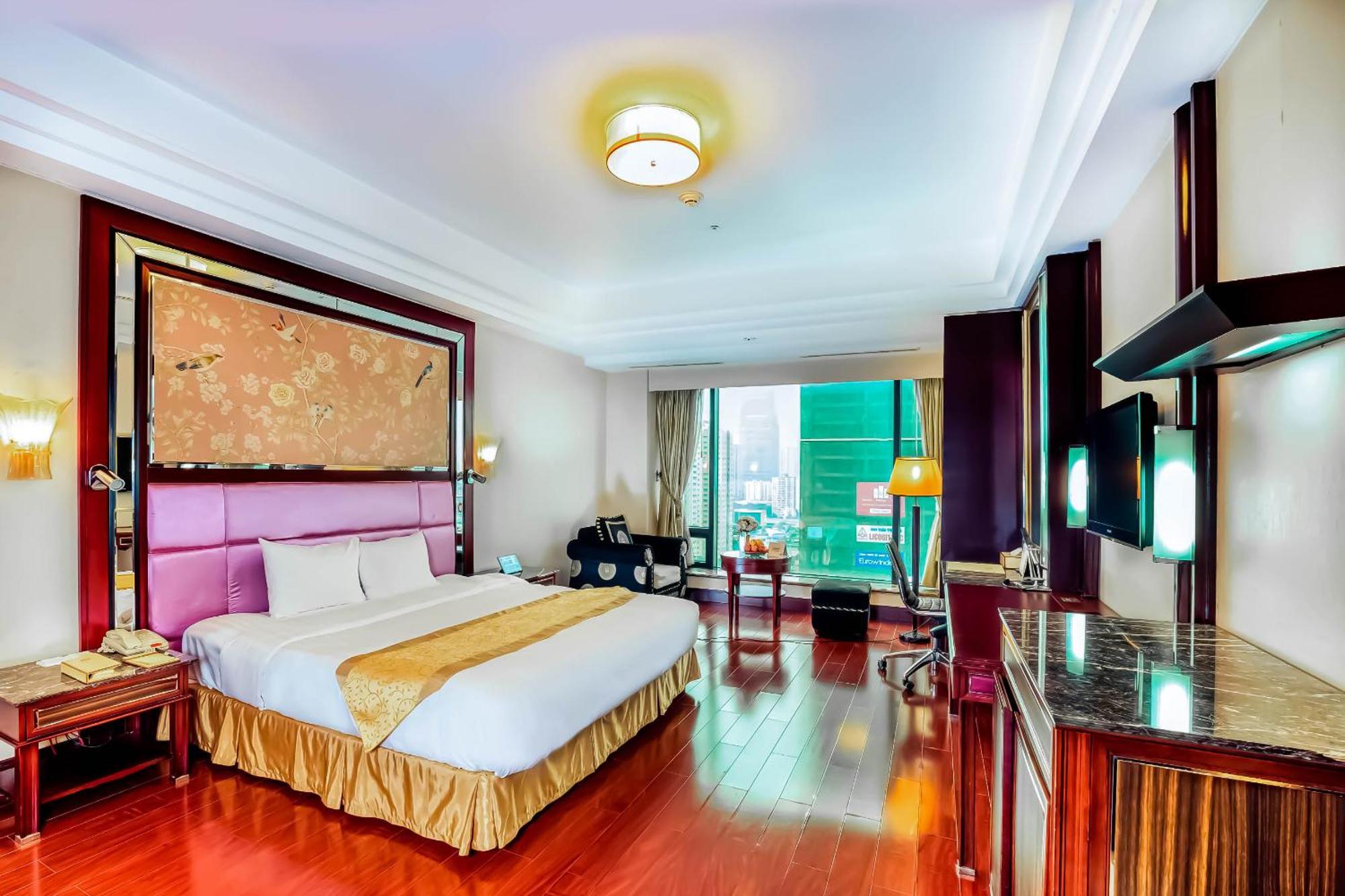 Grand Plaza Hotel 5*