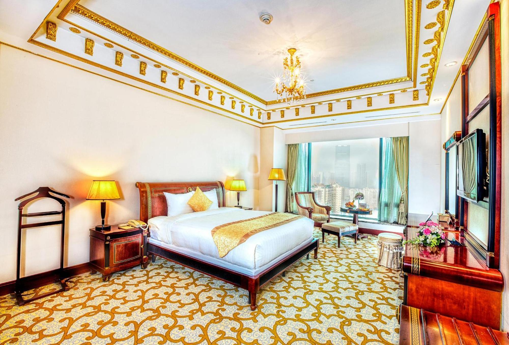 Grand Plaza Hotel 5*
