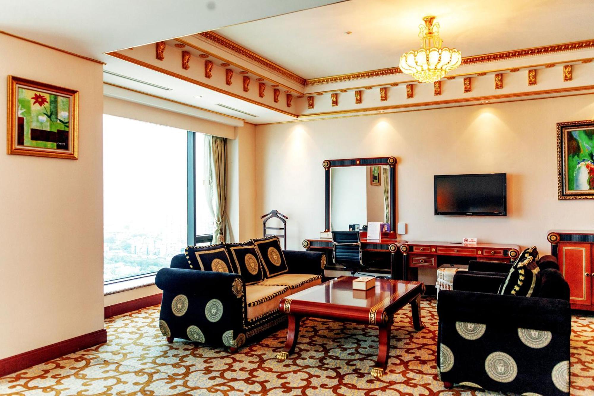 Grand Plaza Hotel
