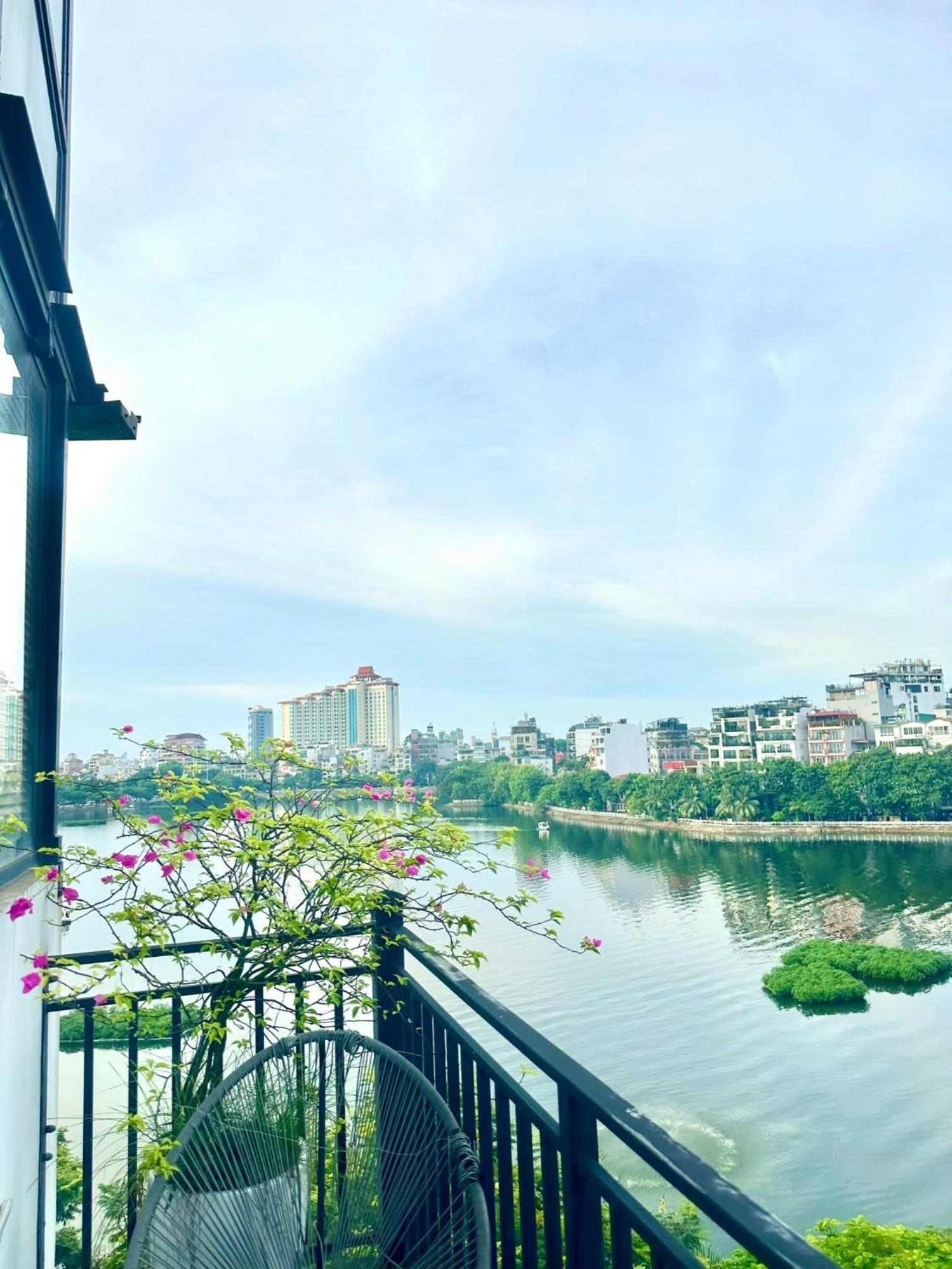 Ha Noi Truc Bach Lake View Studio Apartment