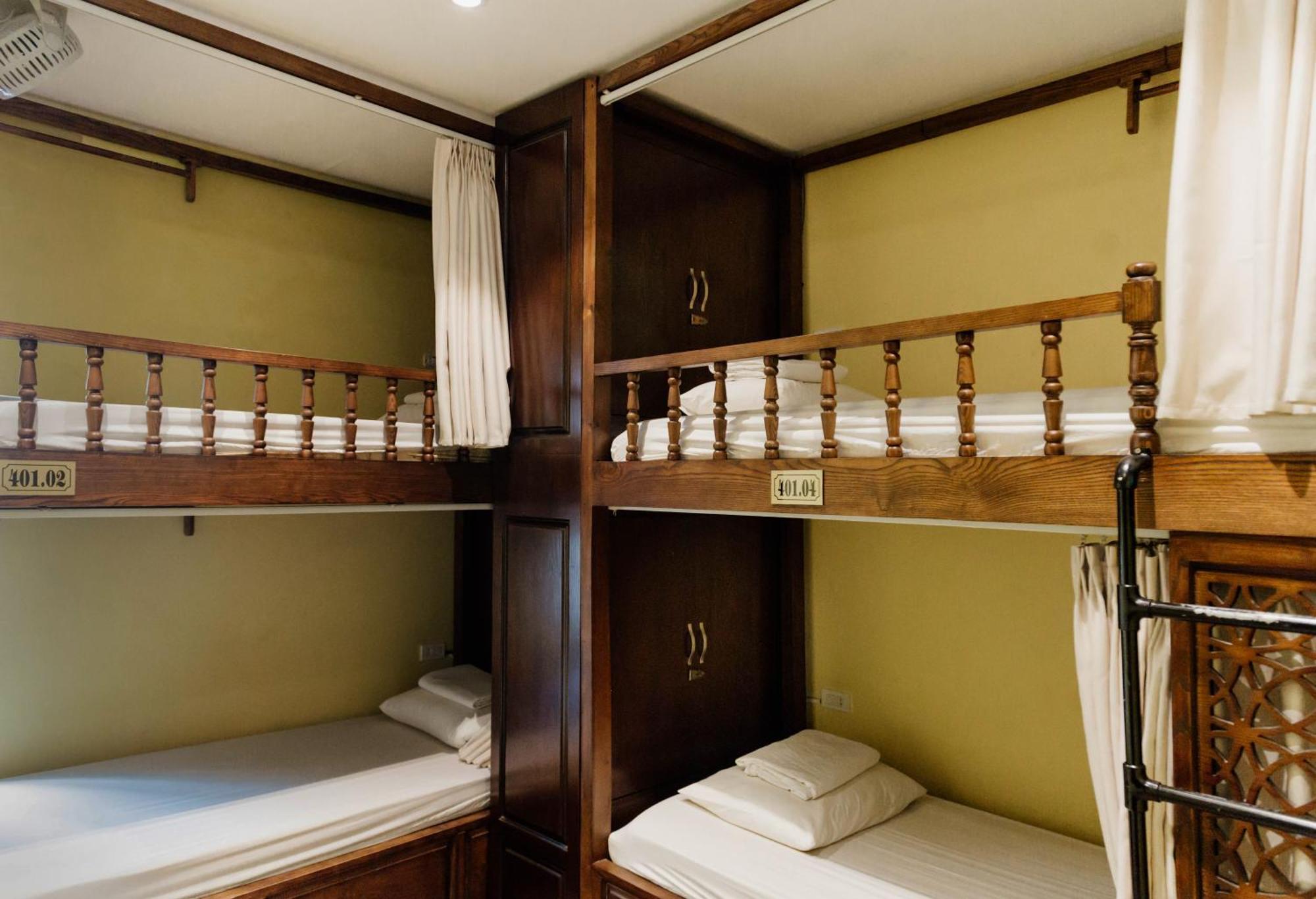 Tabalo Capsule hotel 3*