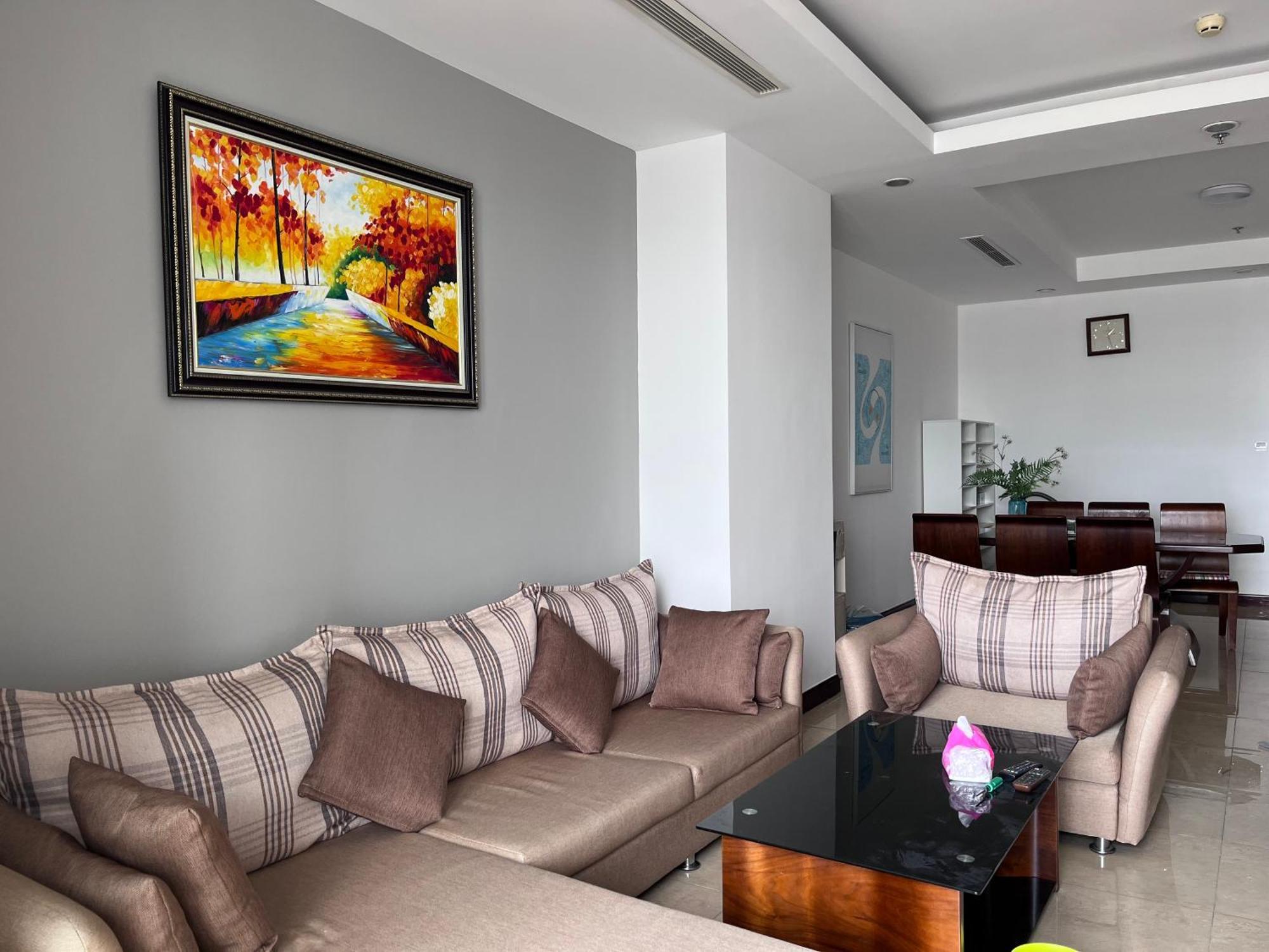 Vinhomes Royal Luxury 2 Br *
