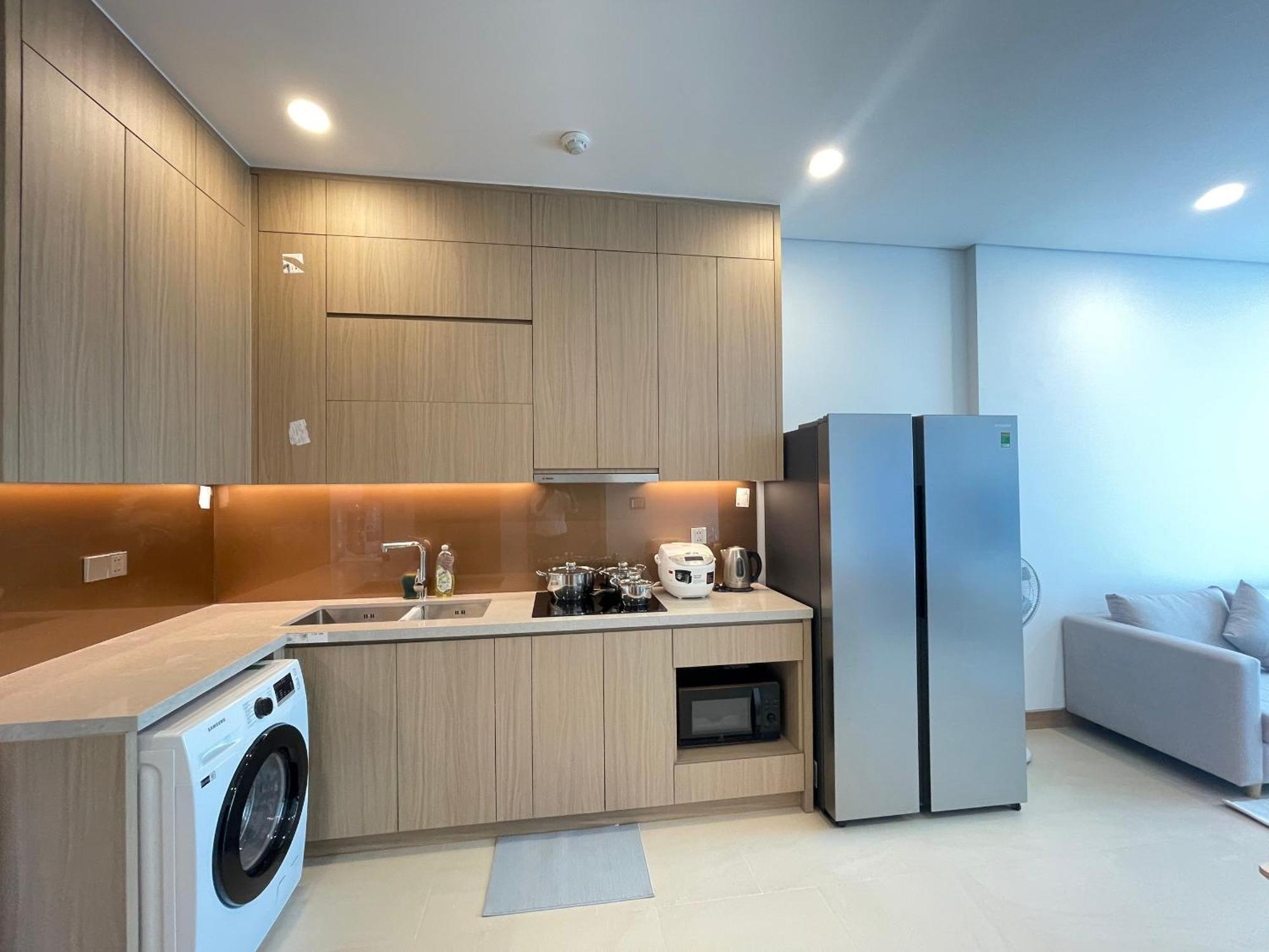 Apartment Lancaster Luminaire - 1152 Lang Street