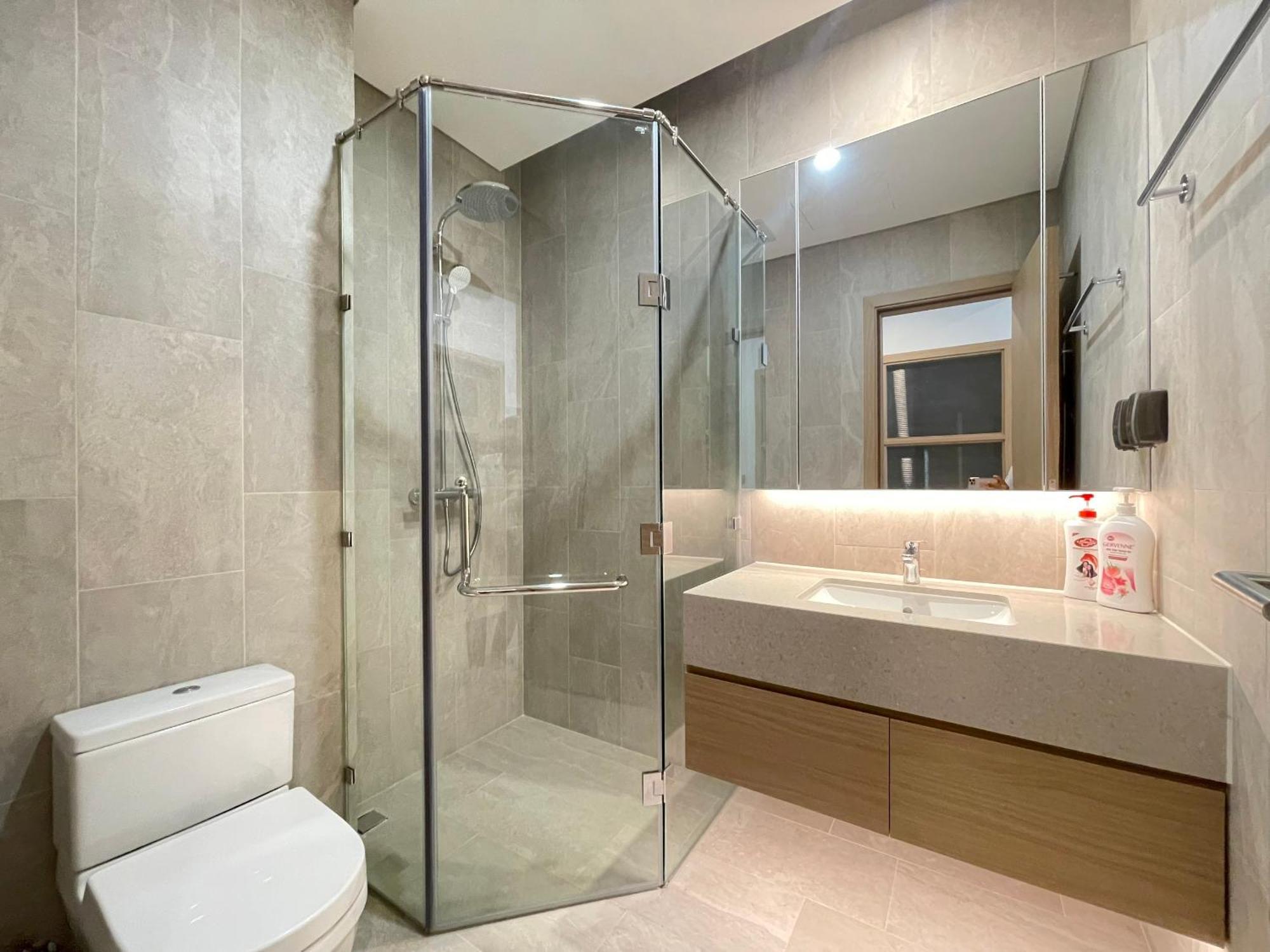 Lancaster Luminaire - 1152 Lang Street Apartamento