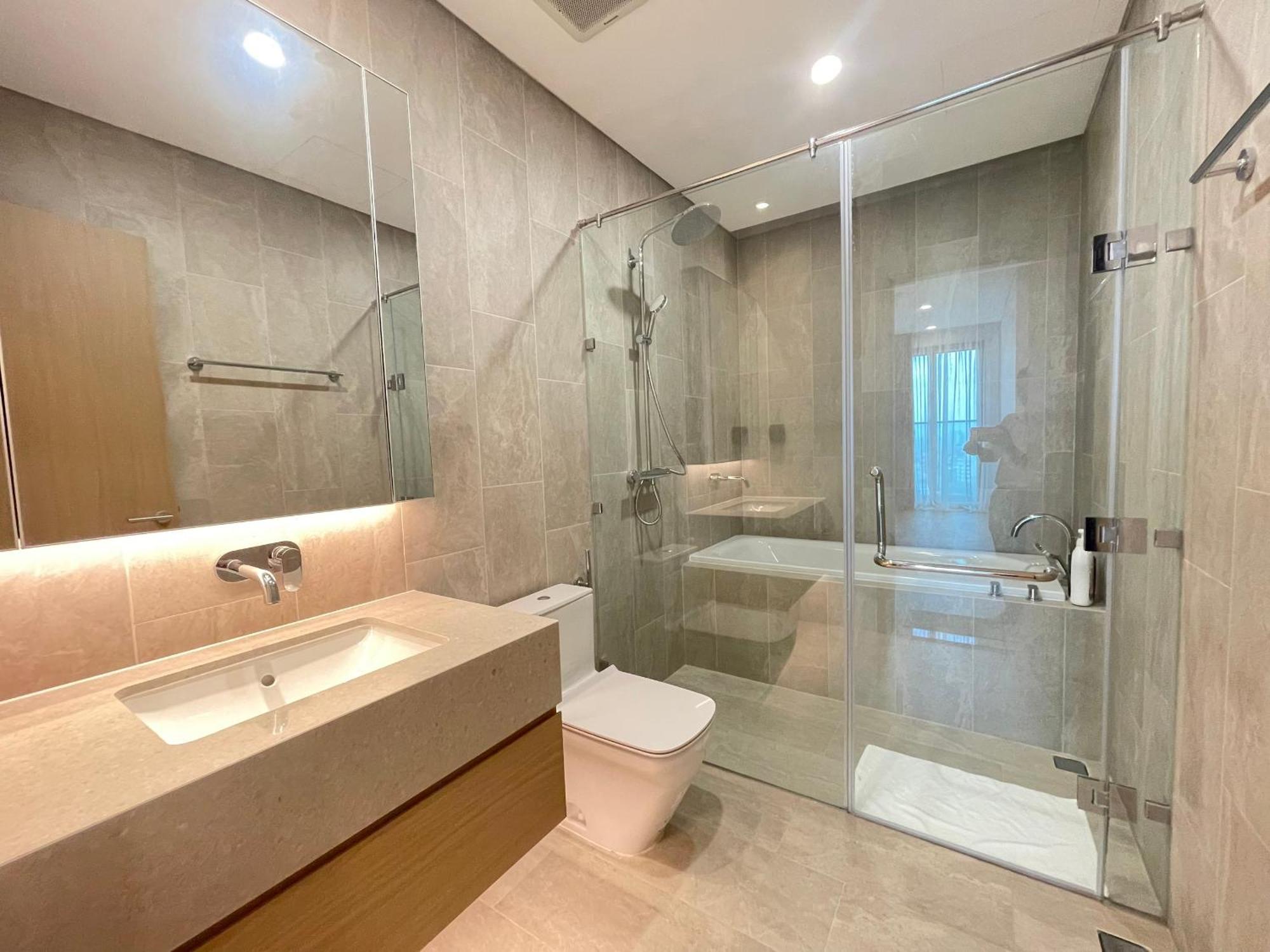Lancaster Luminaire - 1152 Lang Street Apartment *