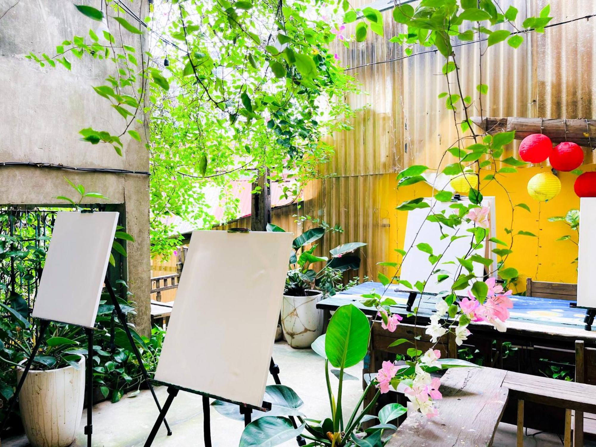 Chu Nhat Cafe & - 12 Ngo 41 Duong Lang - Co So 1 Hanoi