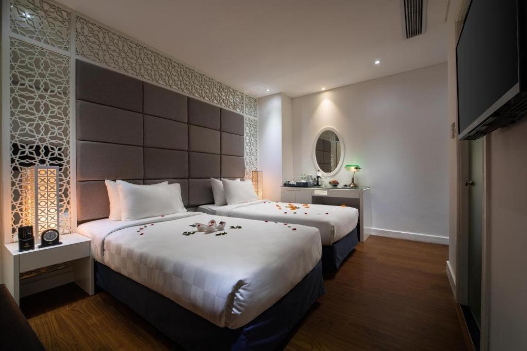 Hotel Victor Metropolis & Rooftop Bar In Hanoi