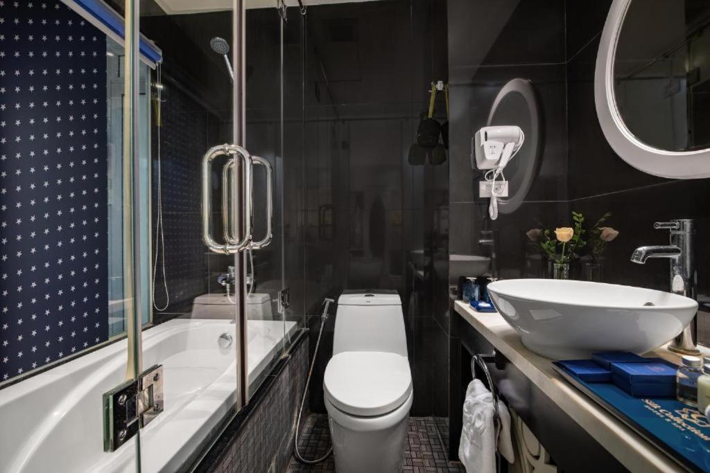 Hotel Victor Metropolis & Rooftop Bar In 4*