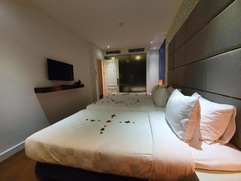 Victor Metropolis & Rooftop Bar In 4* Hanoi