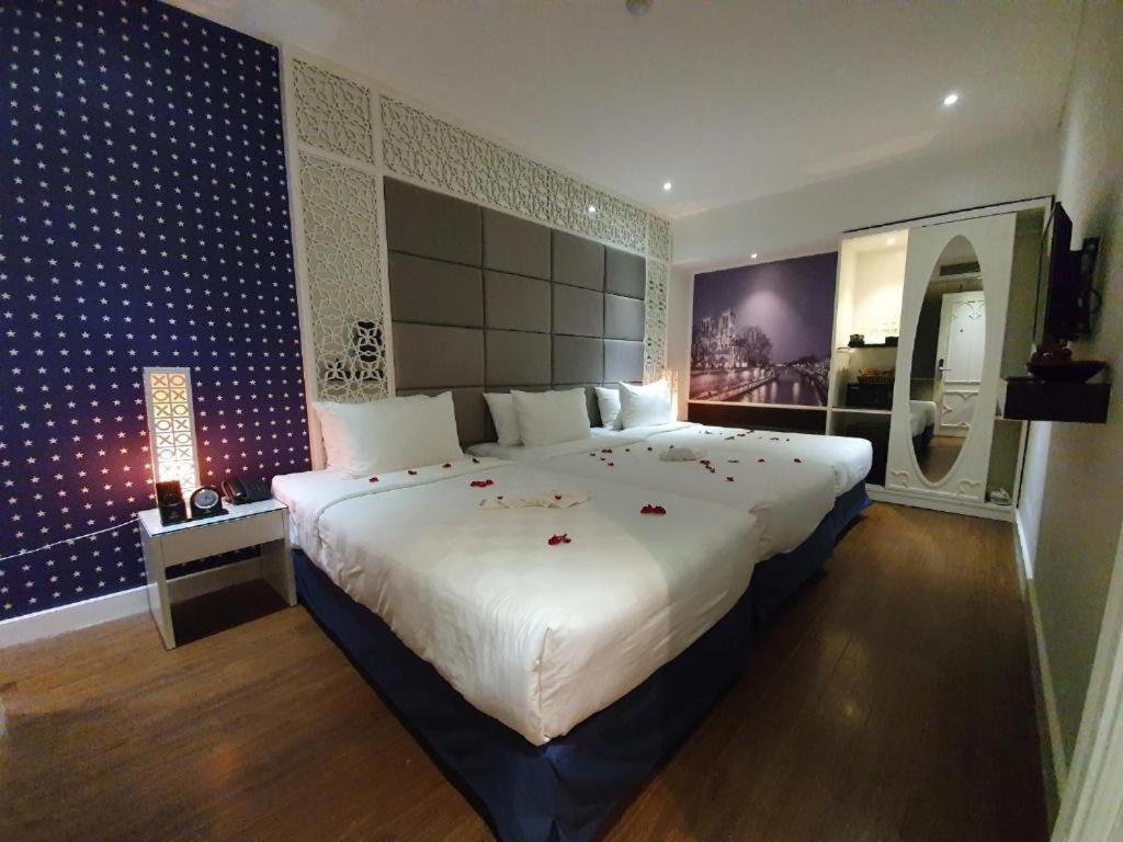 Hotel Victor Metropolis & Rooftop Bar In Hanoi