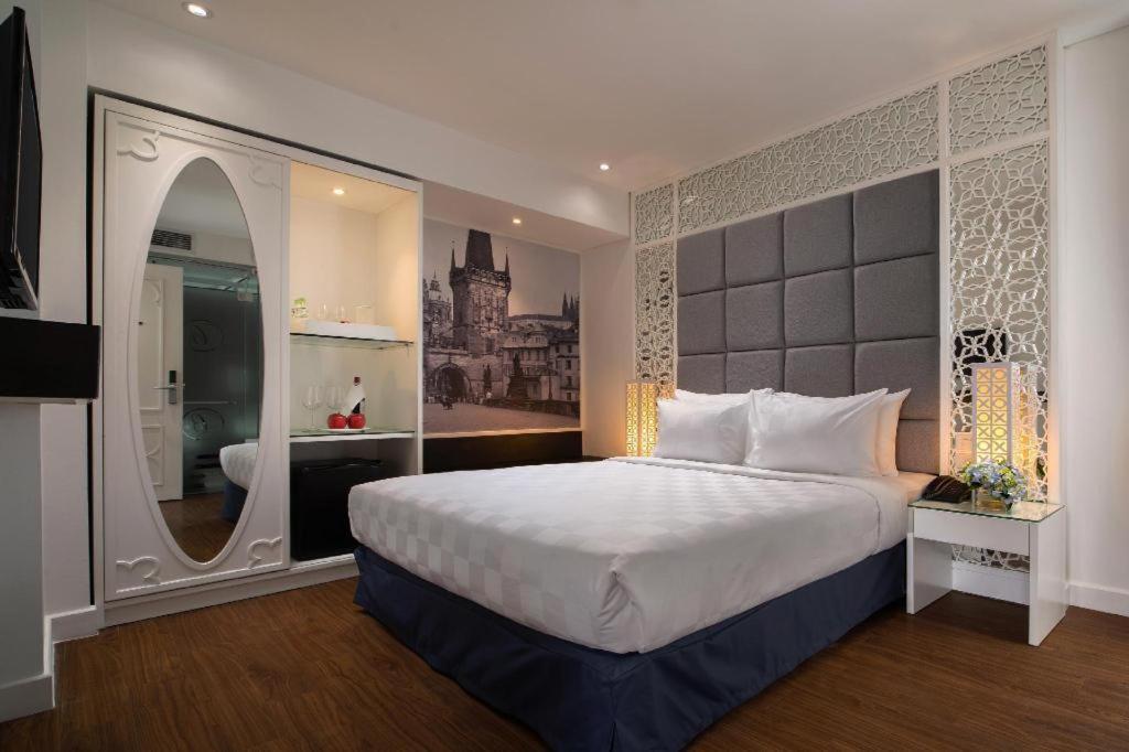Victor Metropolis & Rooftop Bar In Hotel 4*