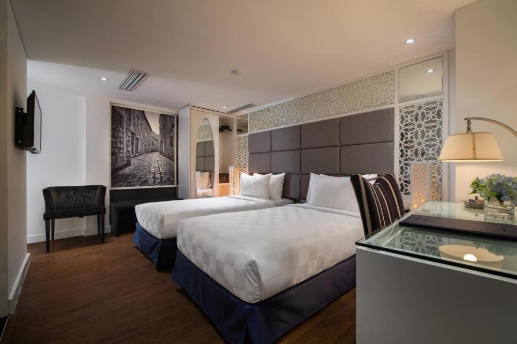 Victor Metropolis & Rooftop Bar In 4*