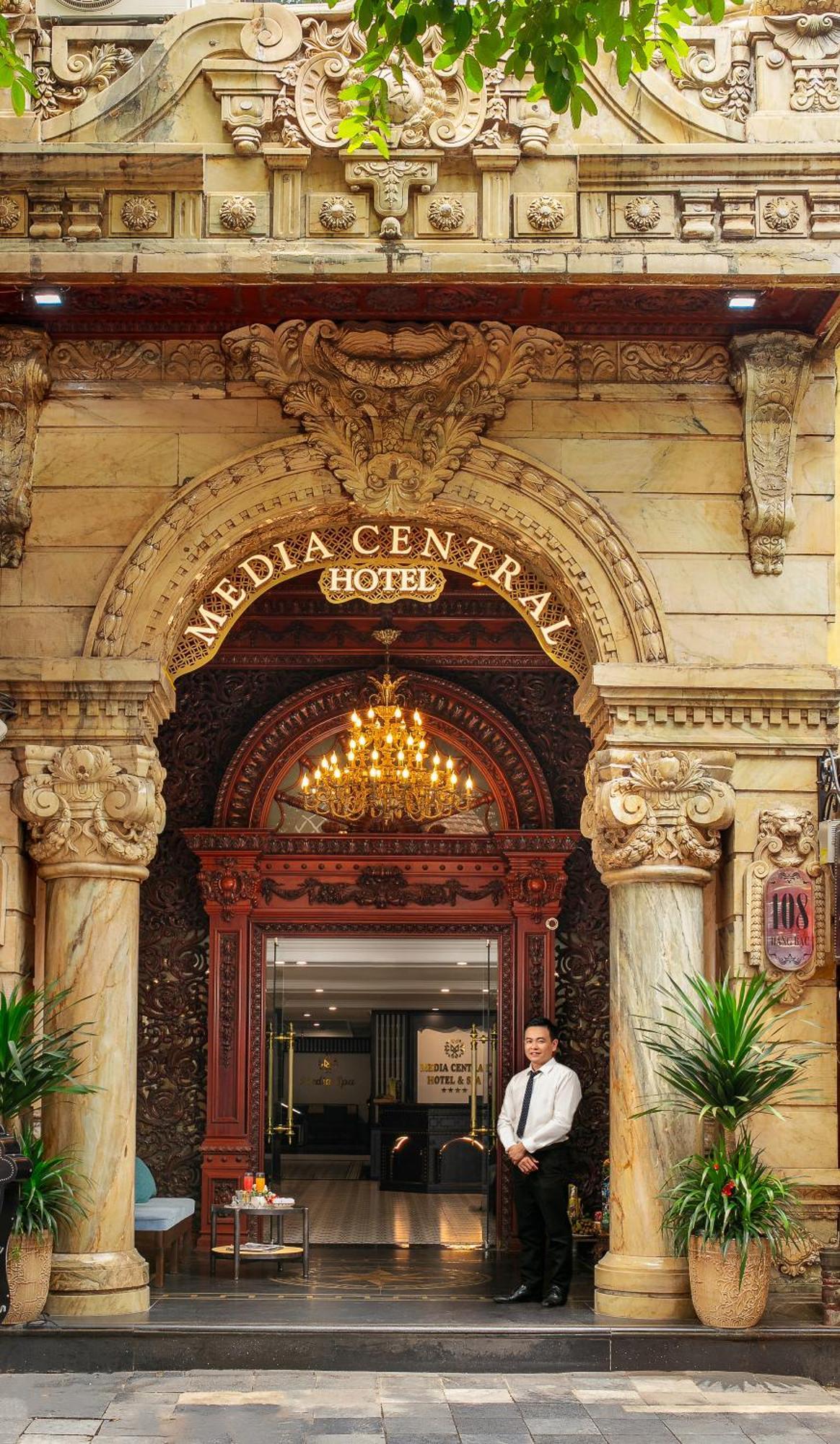 Hotel Media & 4*