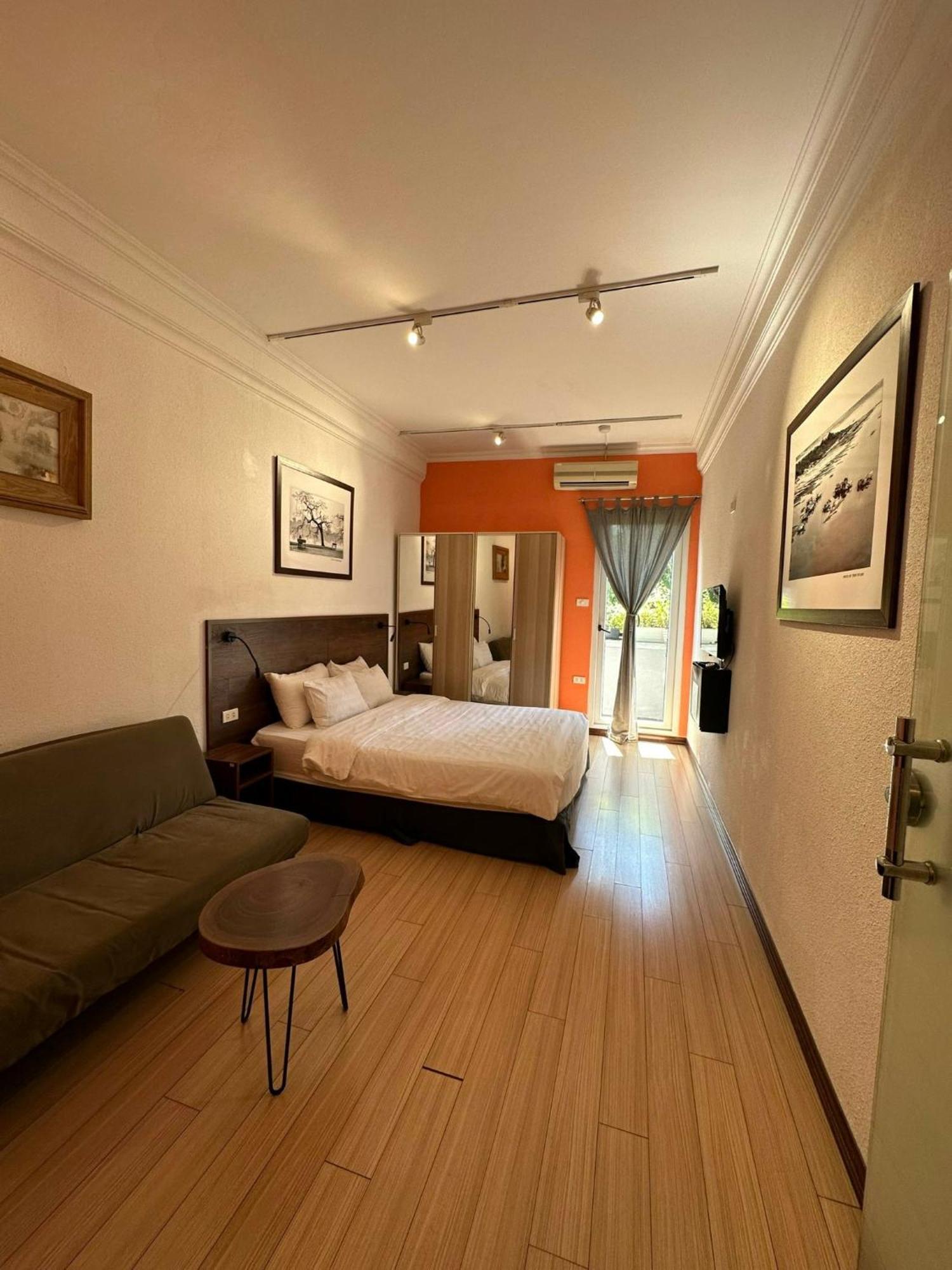 Elegant Studio Yet Kieu Hanoi