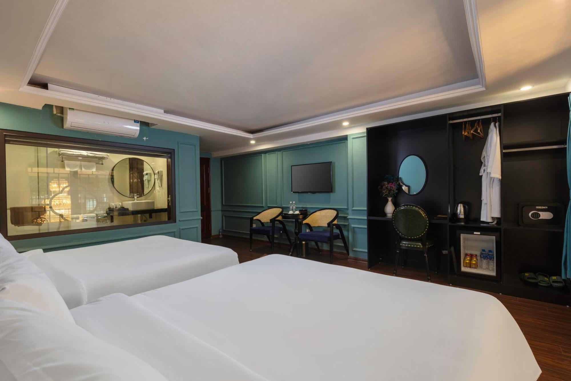 Madelise Palace & Travel