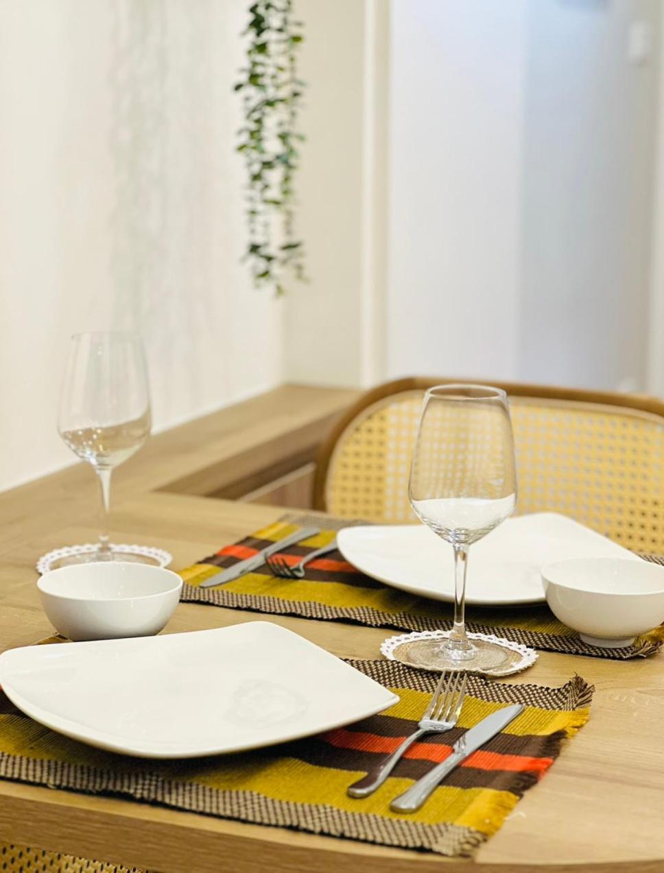 Khách sạn hẻo lánh Irest Orange Tay Ho Lakeside