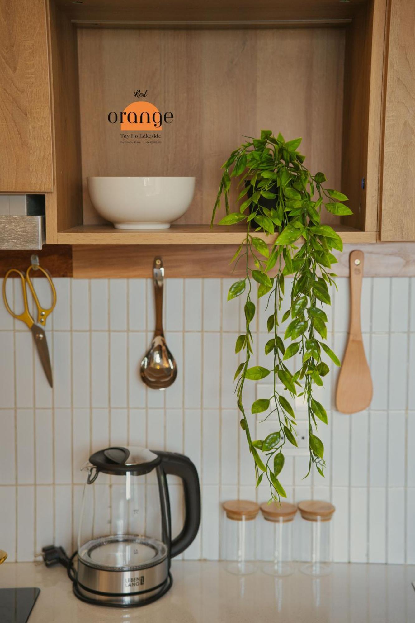 Khách sạn hẻo lánh Irest Orange Tay Ho Lakeside
