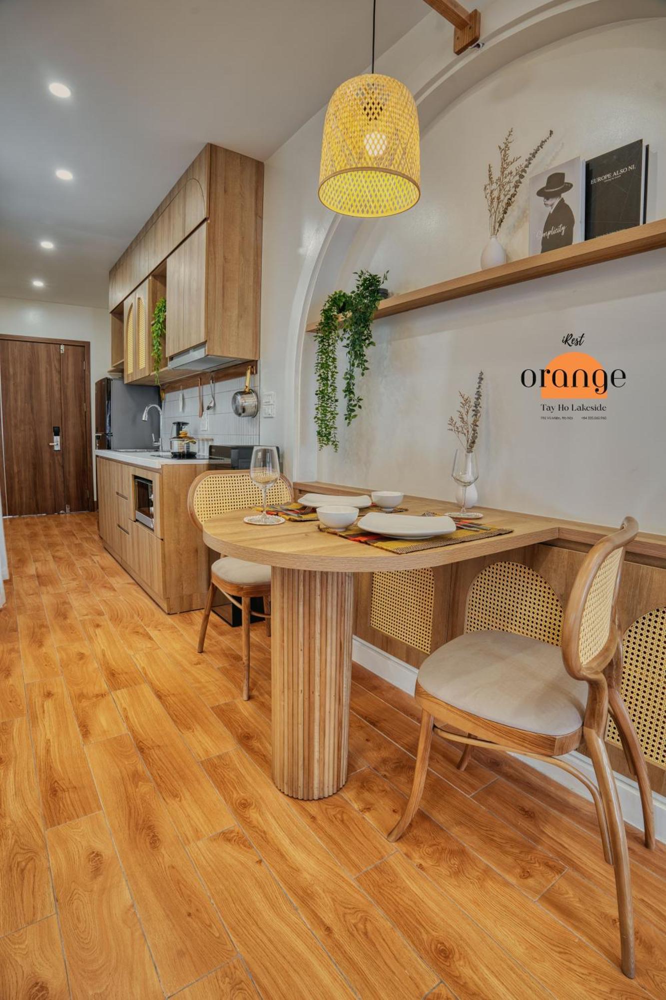 Khách sạn hẻo lánh Irest Orange Tay Ho Lakeside *