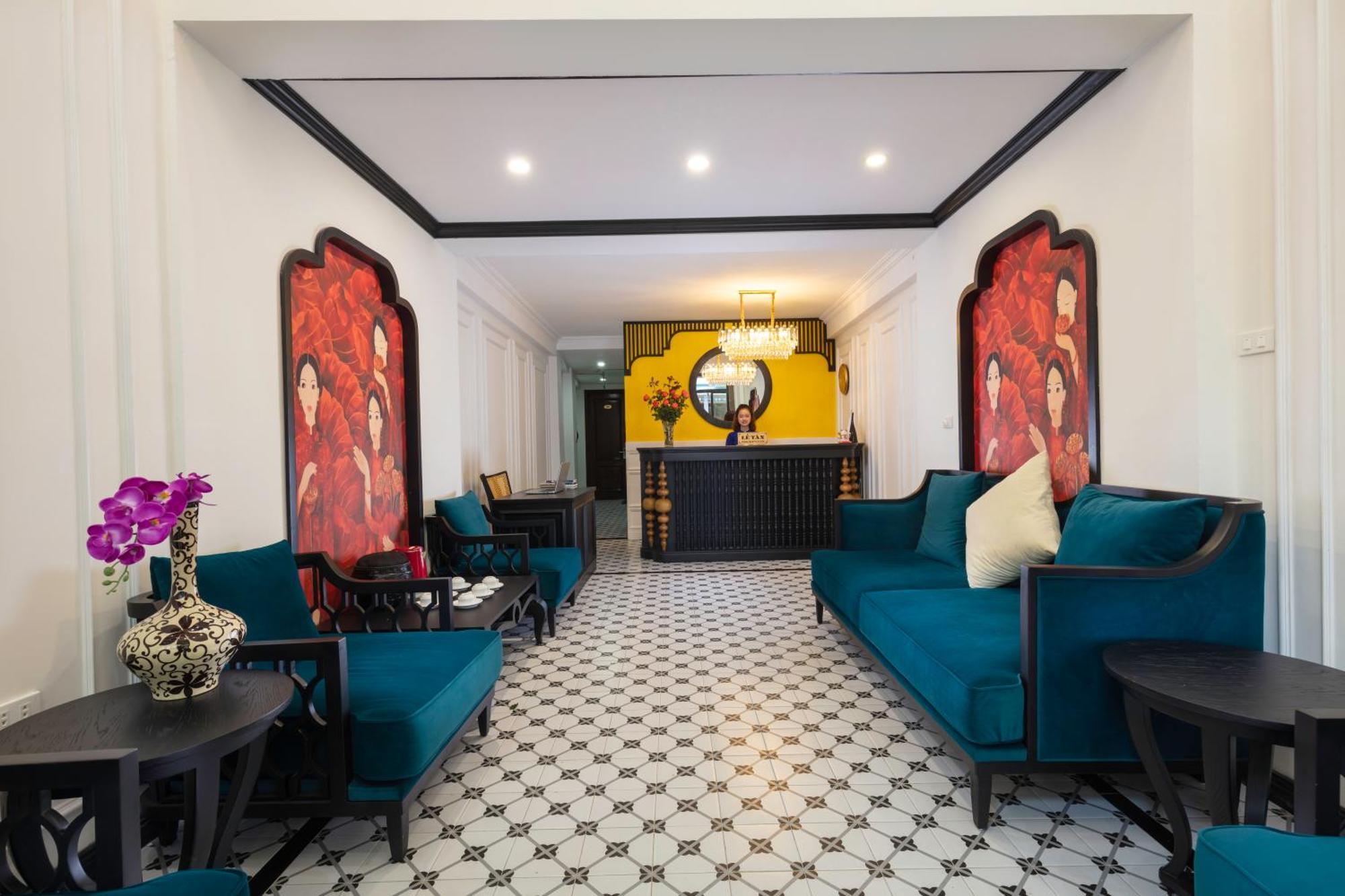 Queen Light Hotel 3*