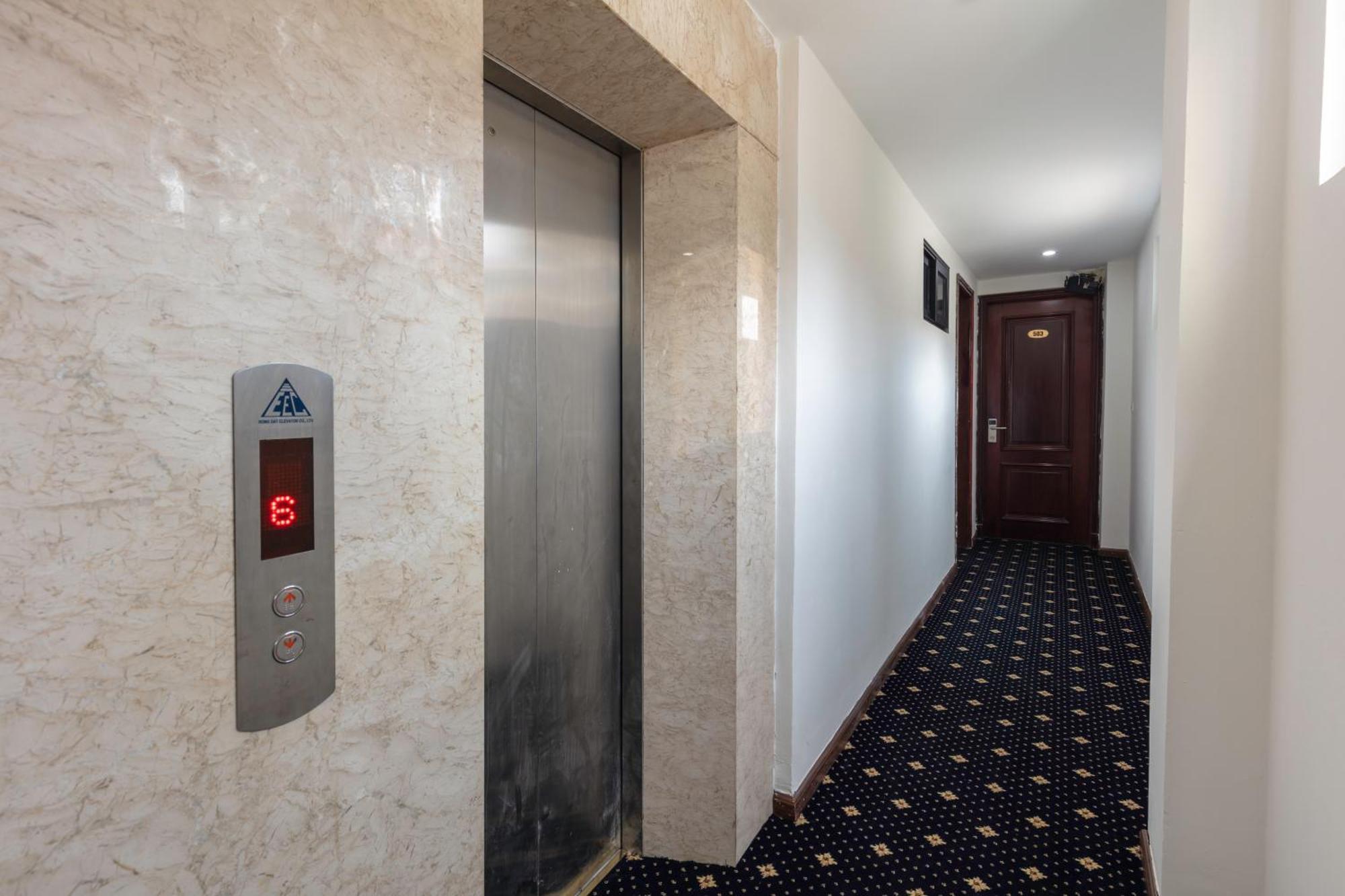 Queen Light Hotel 3*