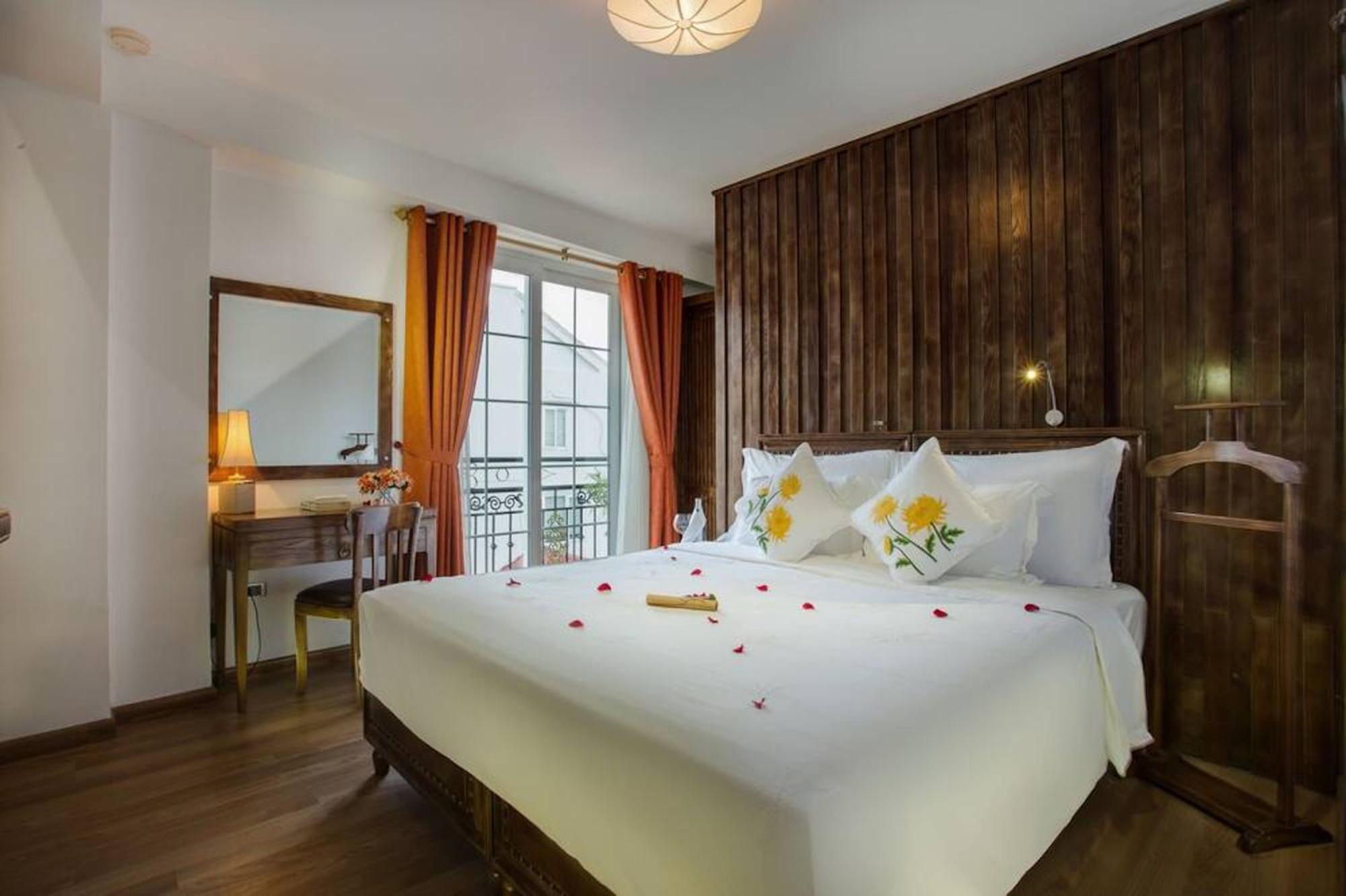 Free Airport Service Deals W Singita Classy Boutique & Travel Hotel 4*