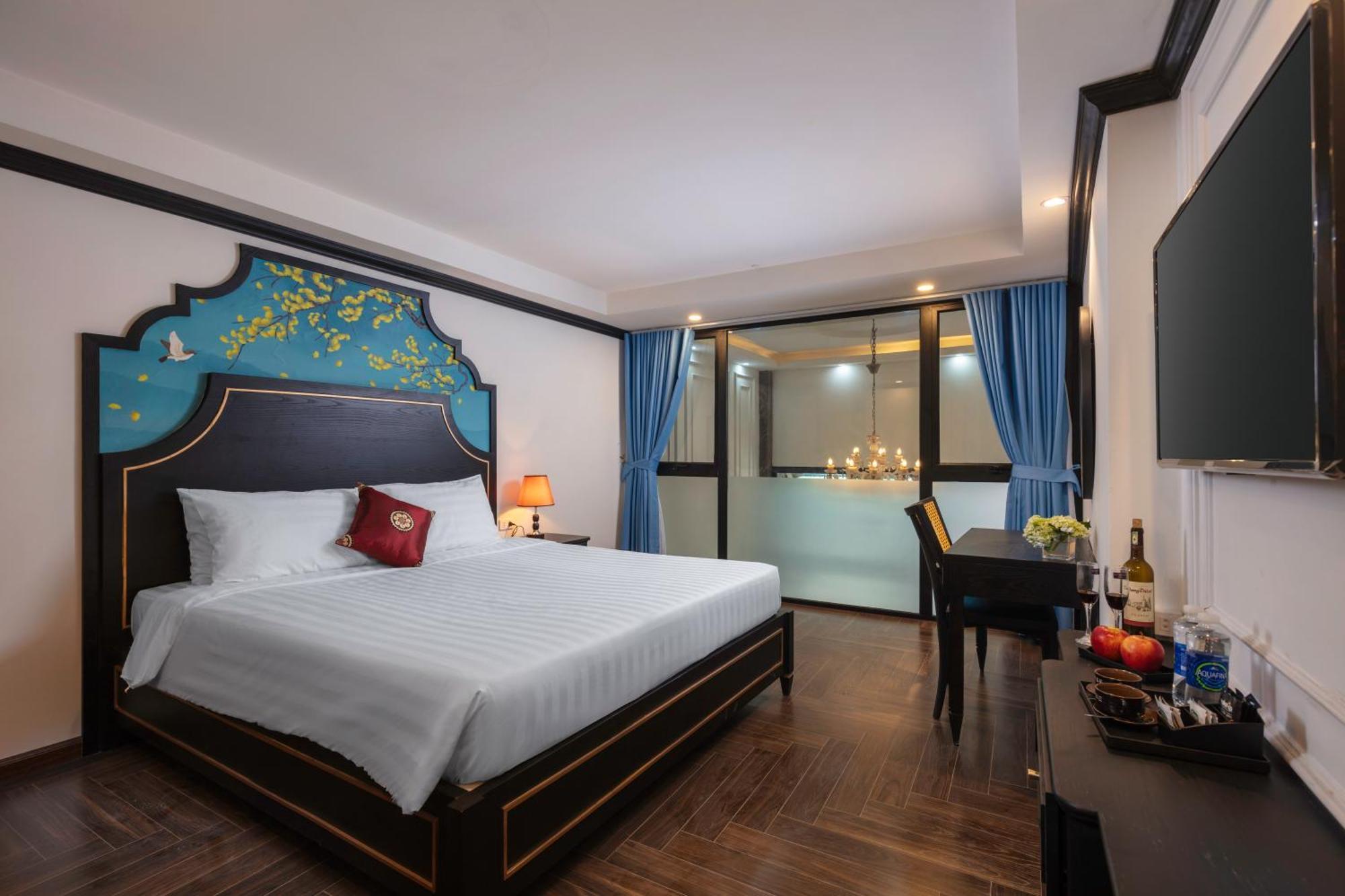 Hotel Queen Light