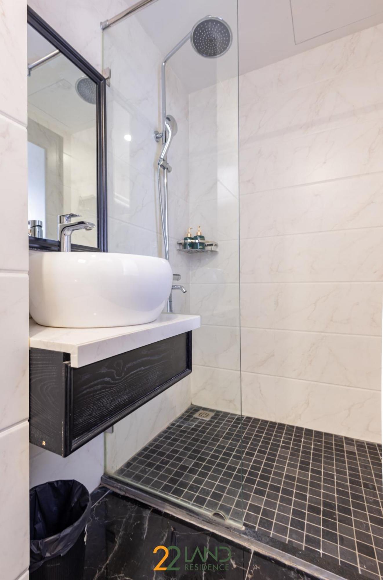 22land & 52 Ngo Huyen Hotel 4*