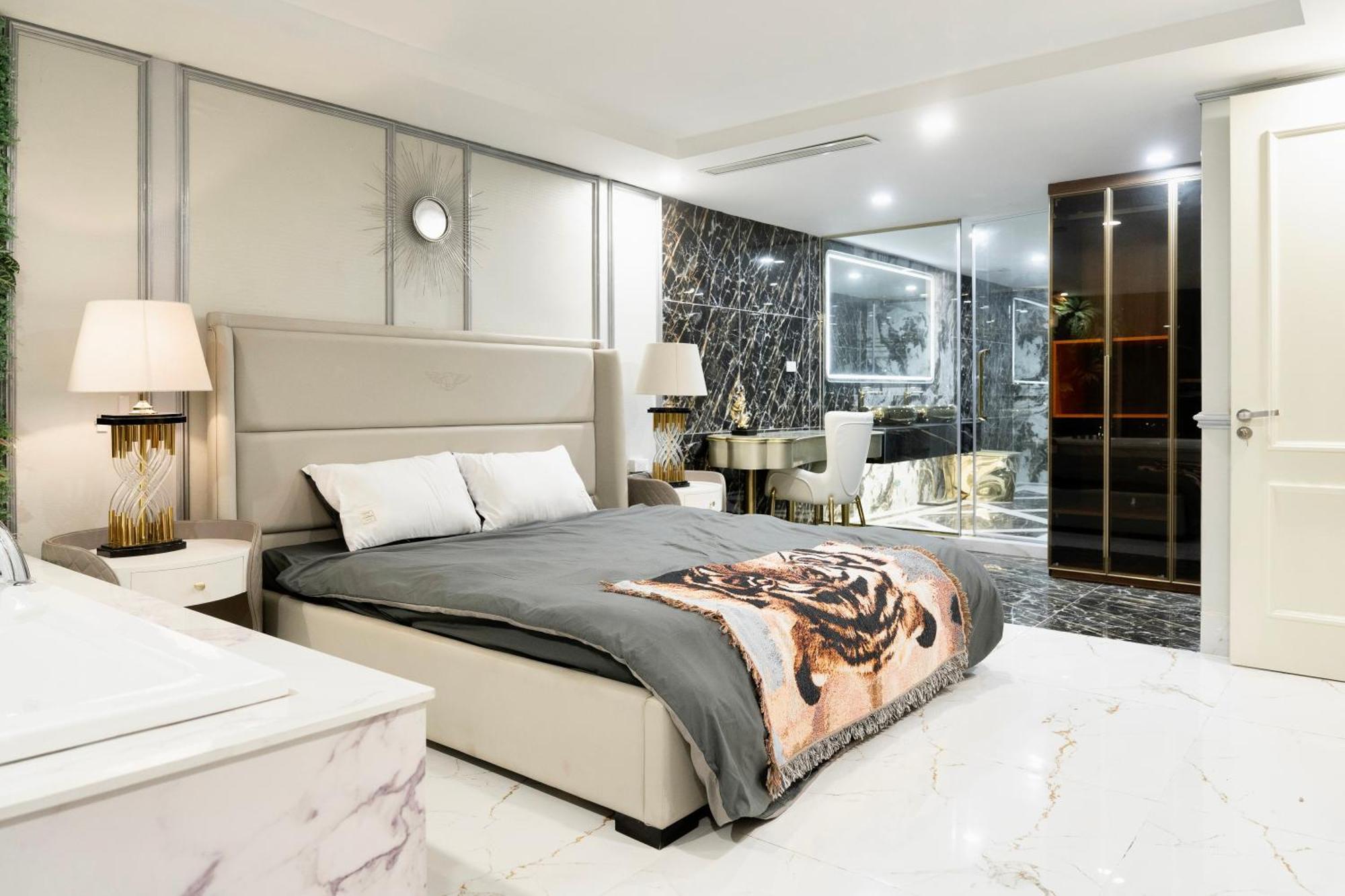 Royal Penhouse Duplex Nguyen Xien Apartment *
