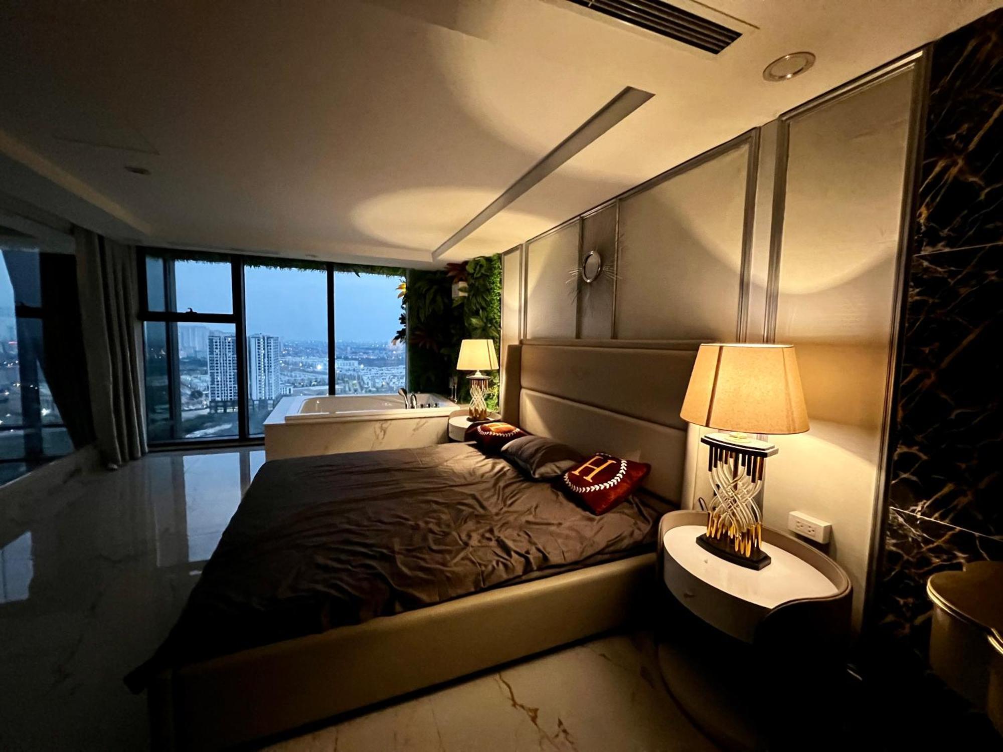 Royal Penhouse Duplex Nguyen Xien Apartment