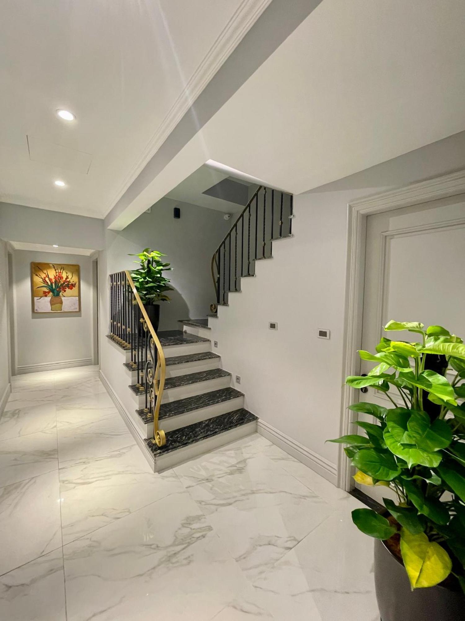 By Vitrine Apartment
