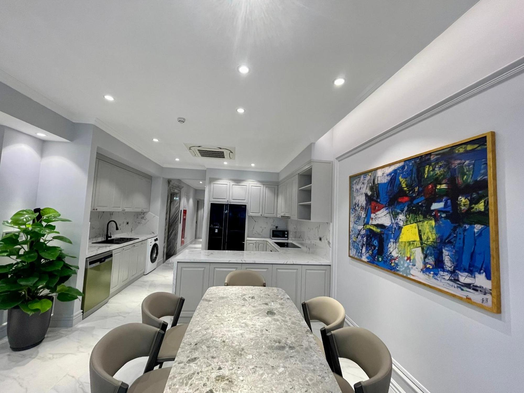 By Vitrine Apartment *