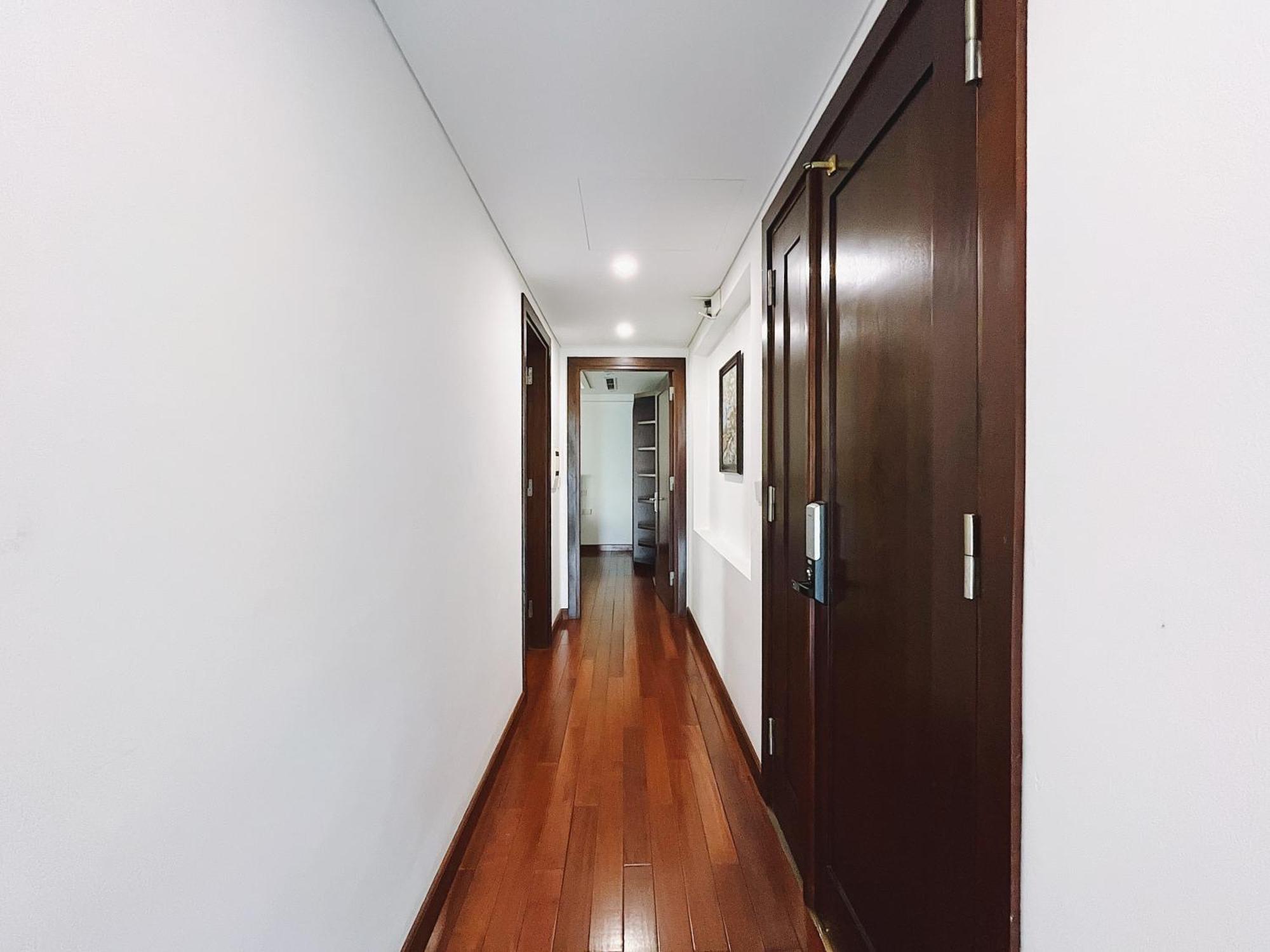 8 - Luxury Apartment, Open View