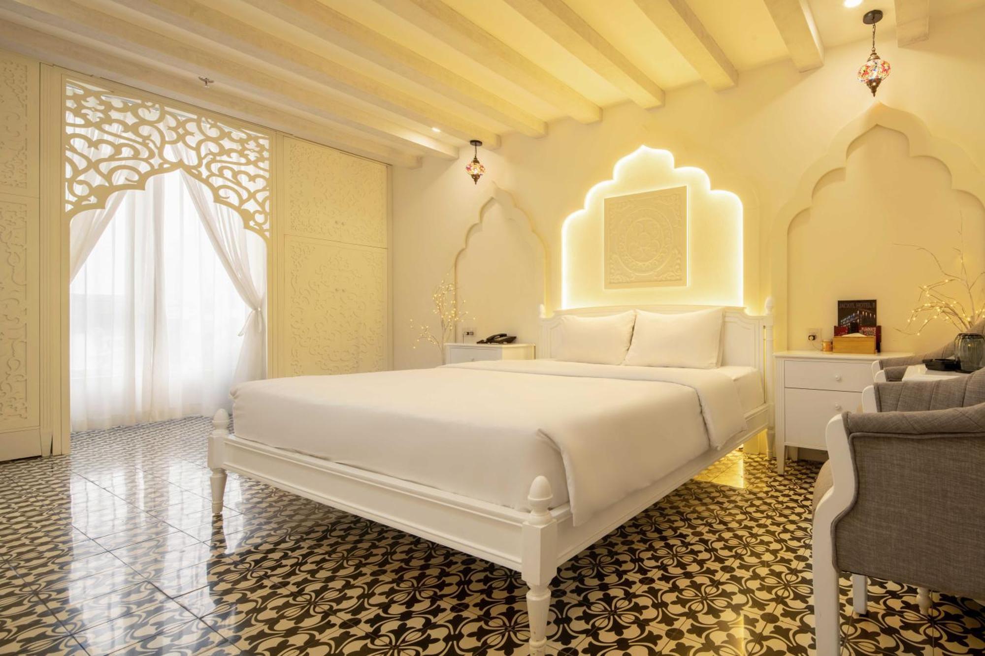Jacayl Tcg Hotel
