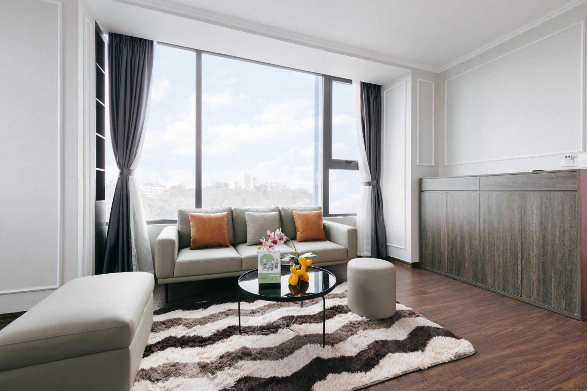 Ivy & - 24h Hotel