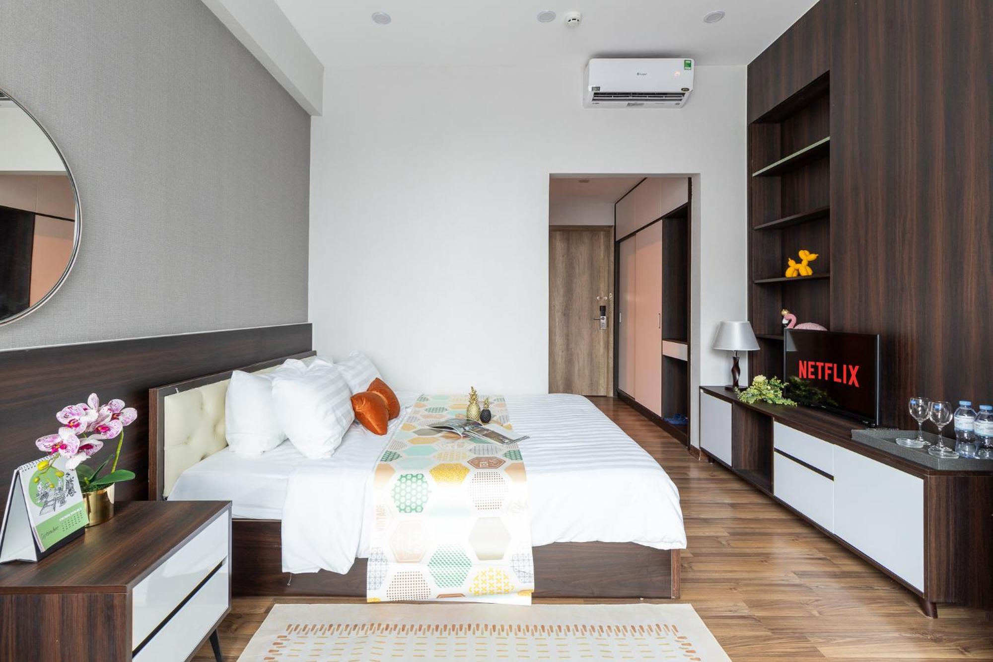 Ivy & - 24h Hotel