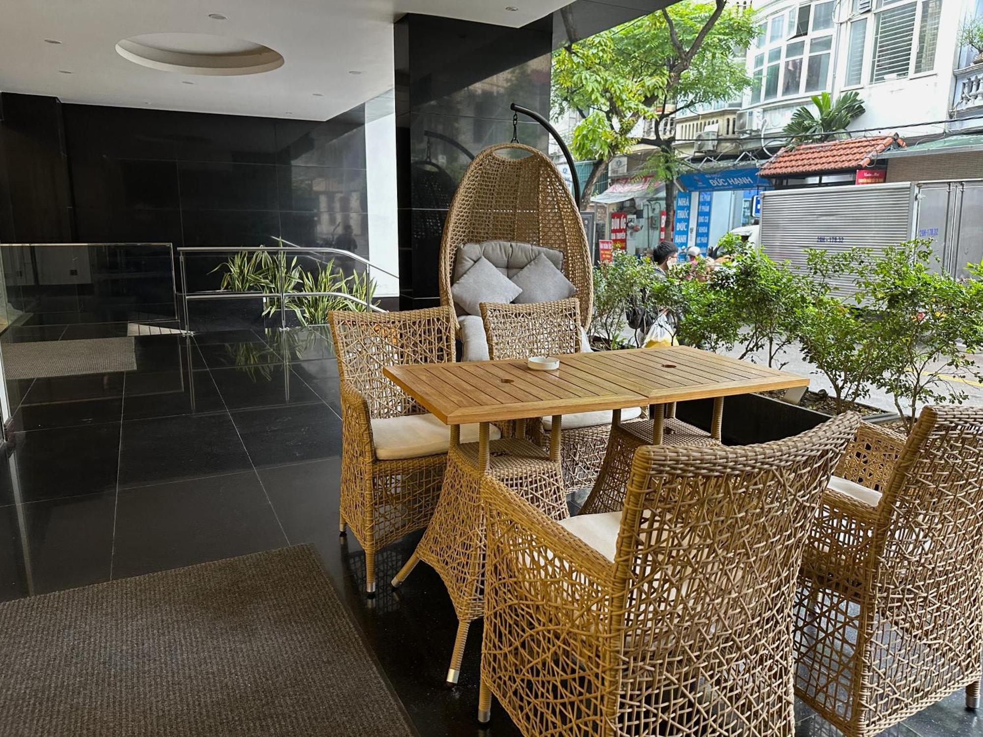 Khách sạn Yah &
