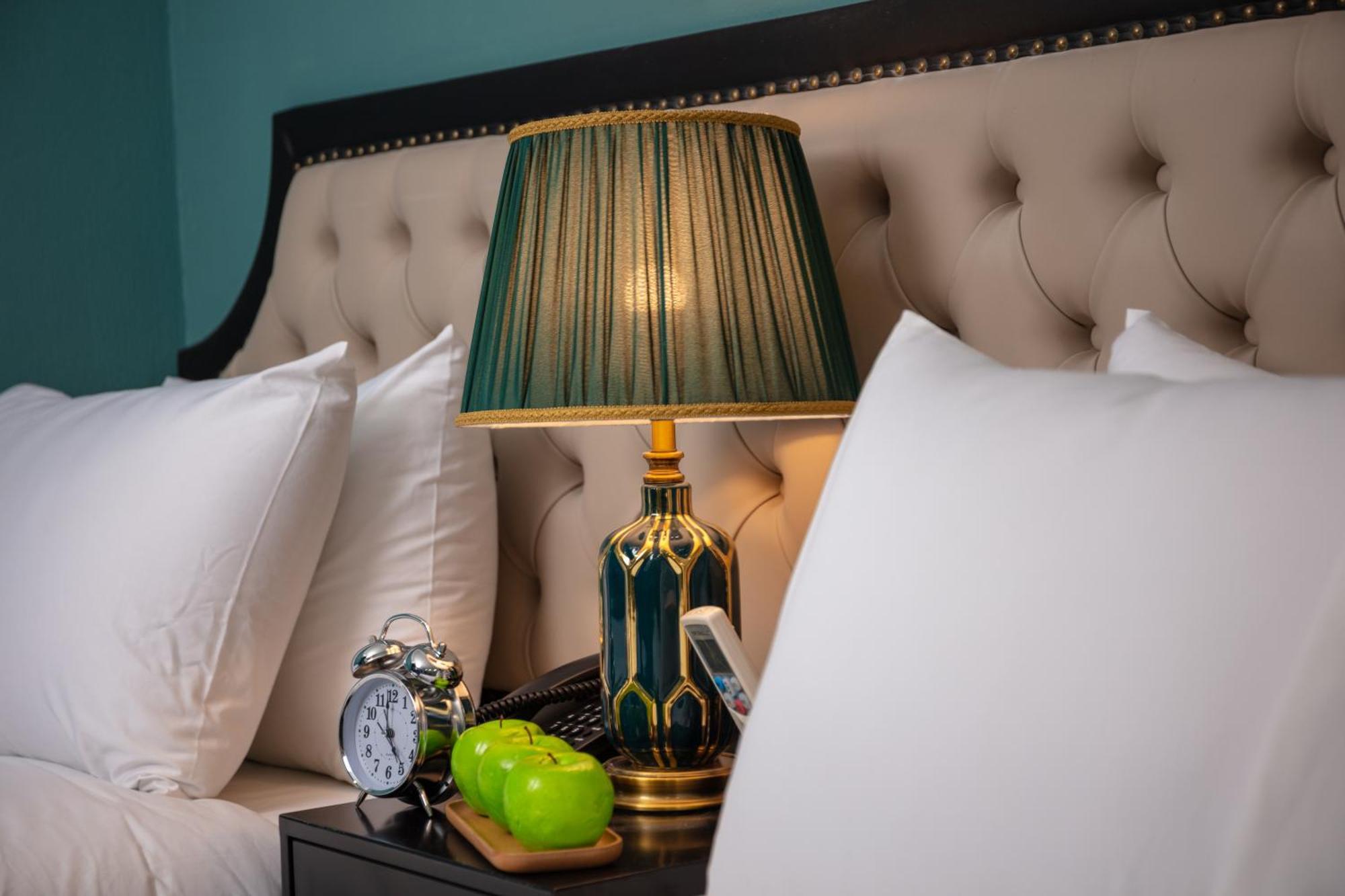 Madelise Palace & Travel Hotel