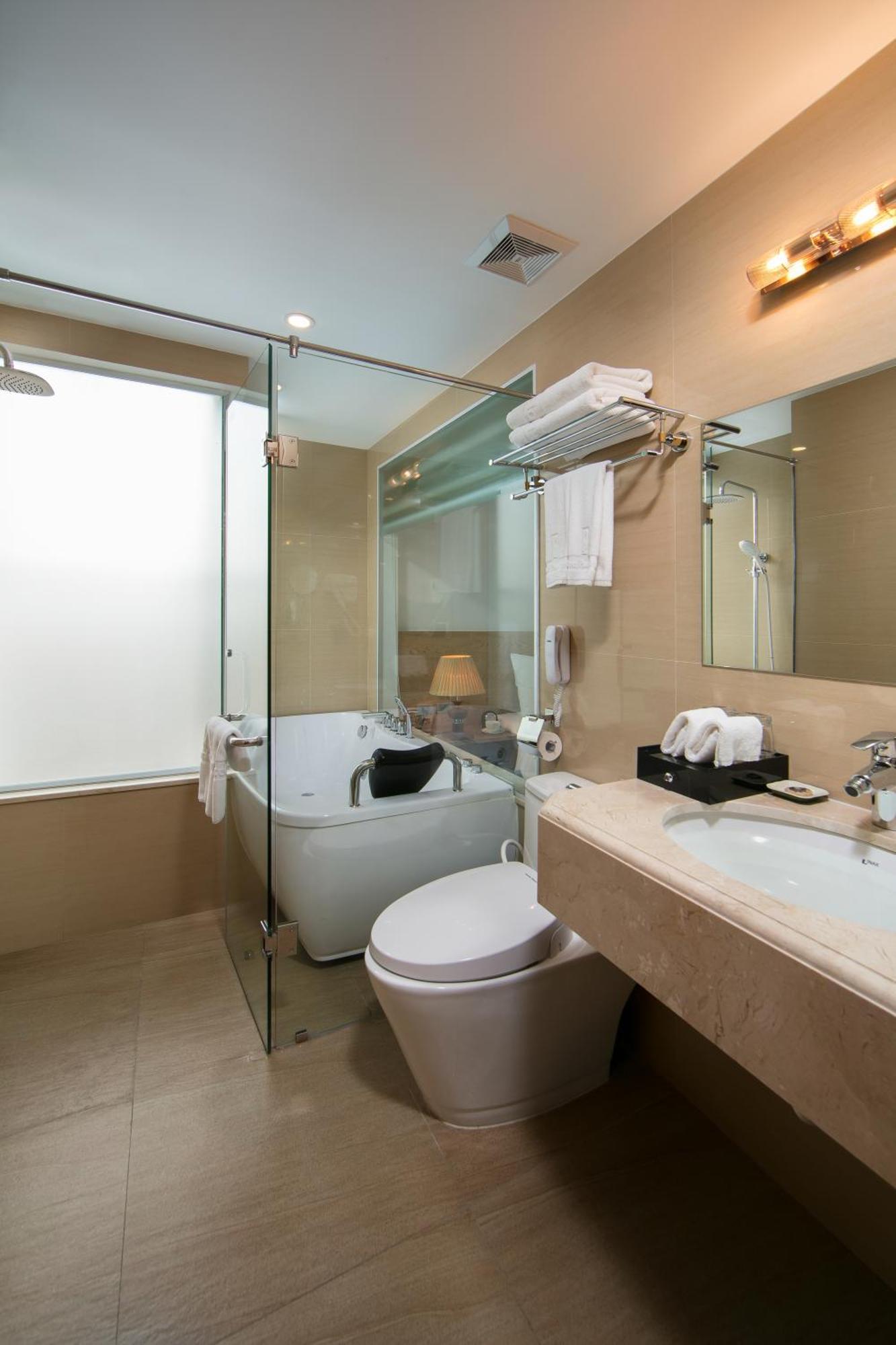 Paon & 4* Hanoi