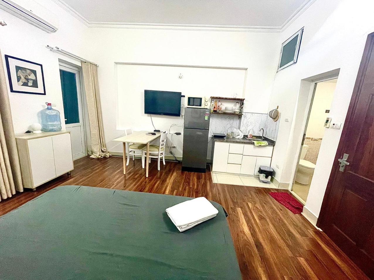 1332 Bedroom Chilling Close Ho Tay Sunlight * Hanoi