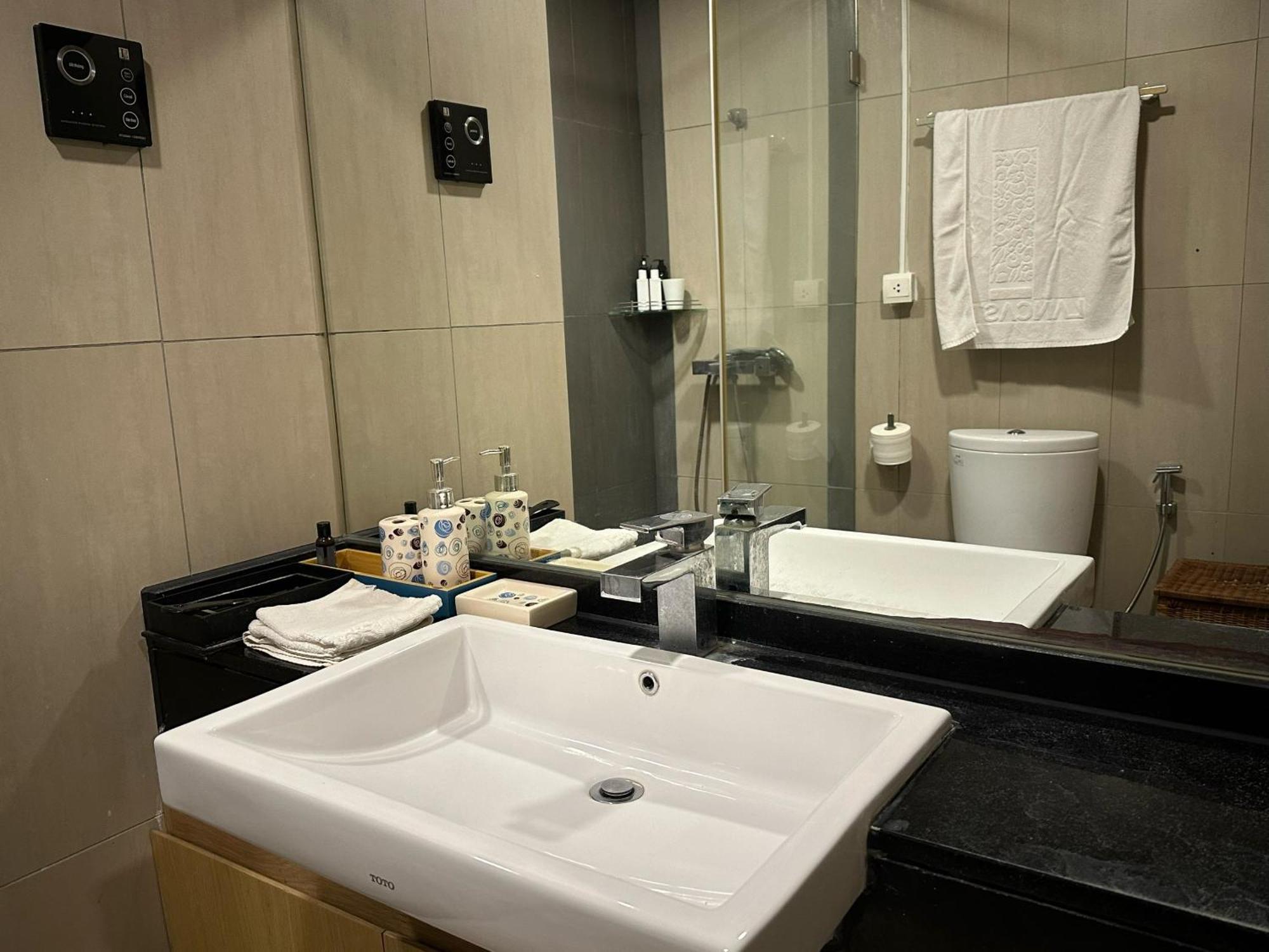 Centered Modern With Pool & Gym * Hanoi